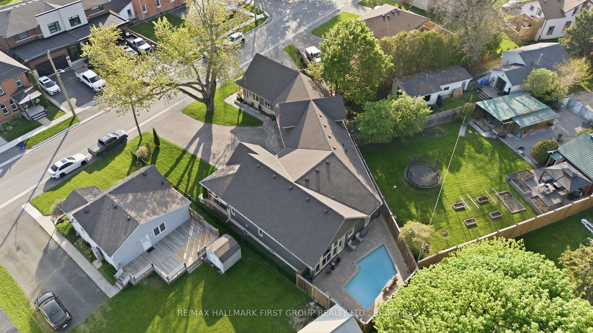 Photo 3 of 53 Brown Street, Clarington, Bowmanville — HOMEH