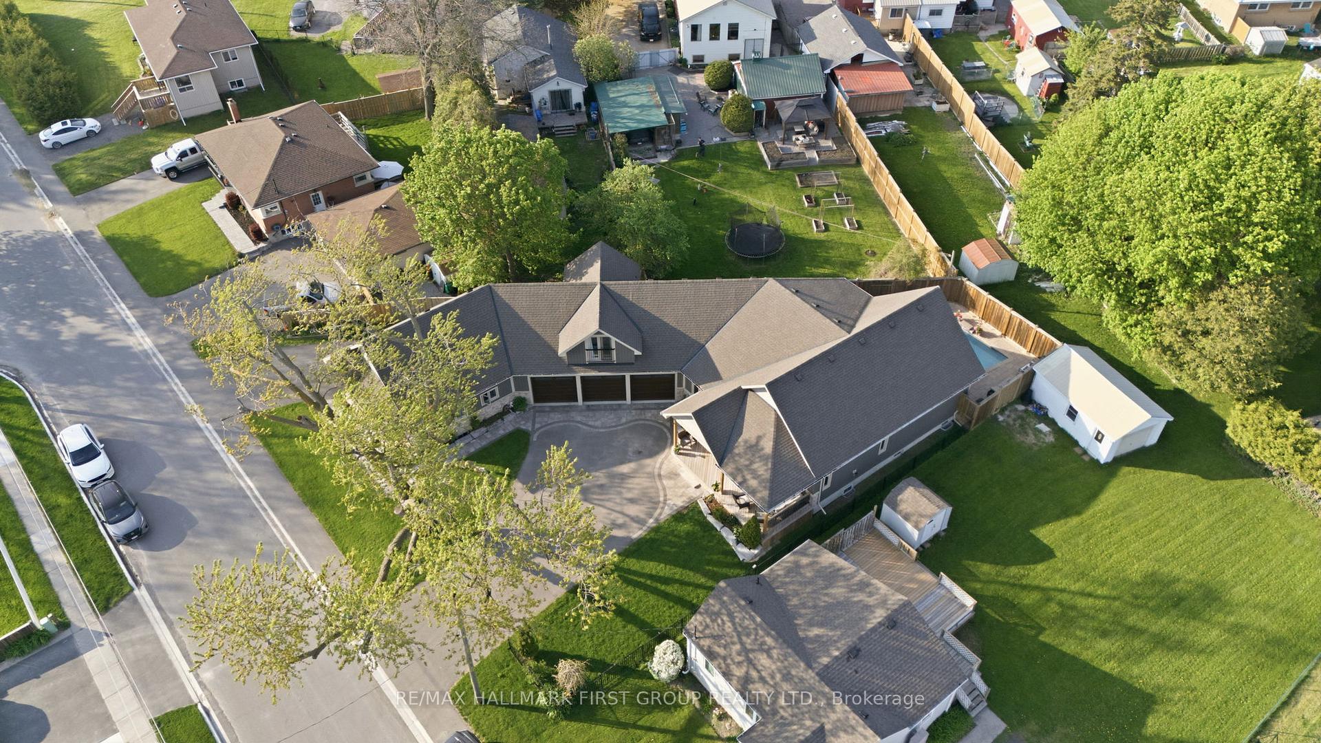 Photo 2 of 53 Brown Street, Clarington, Bowmanville — HOMEH