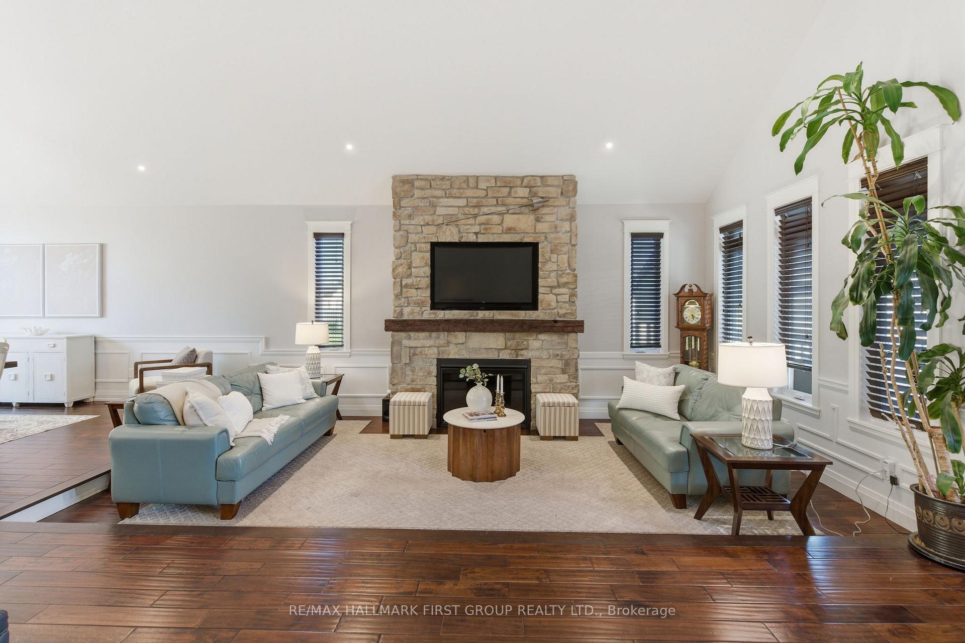 Photo 6 of 53 Brown Street, Clarington, Bowmanville — HOMEH
