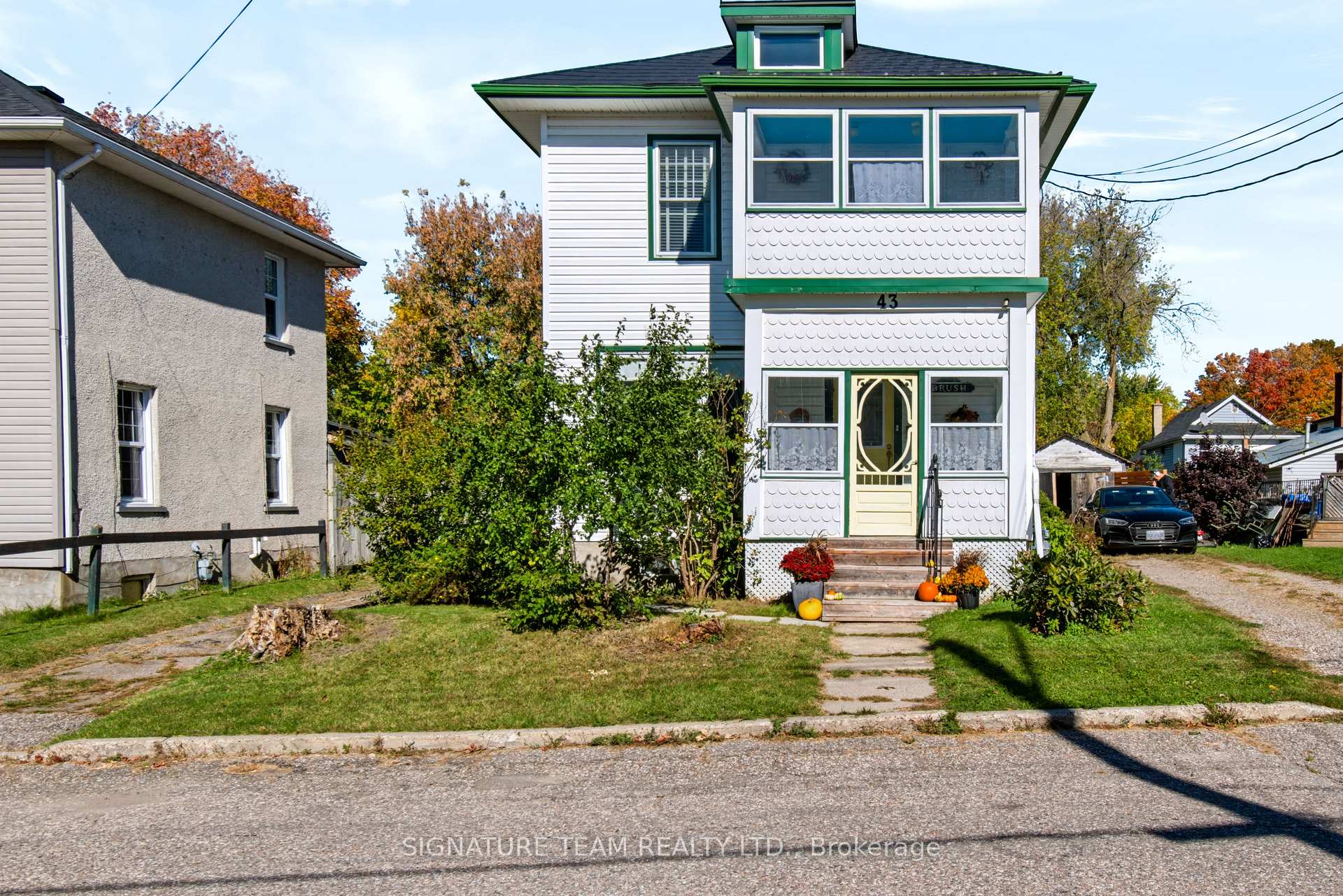 Photo of 43 Bank Street S