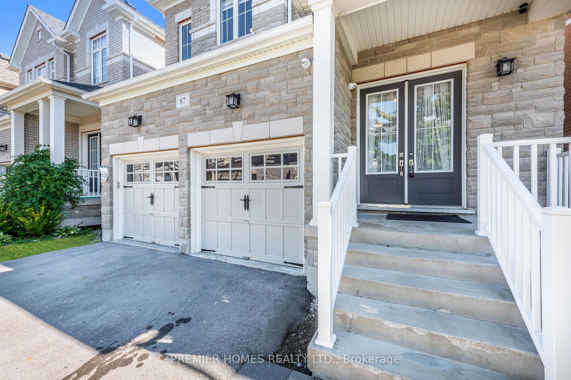 Photo 2 of 87 Pine Hill Cres, Aurora, Aurora Estates — HOMEH