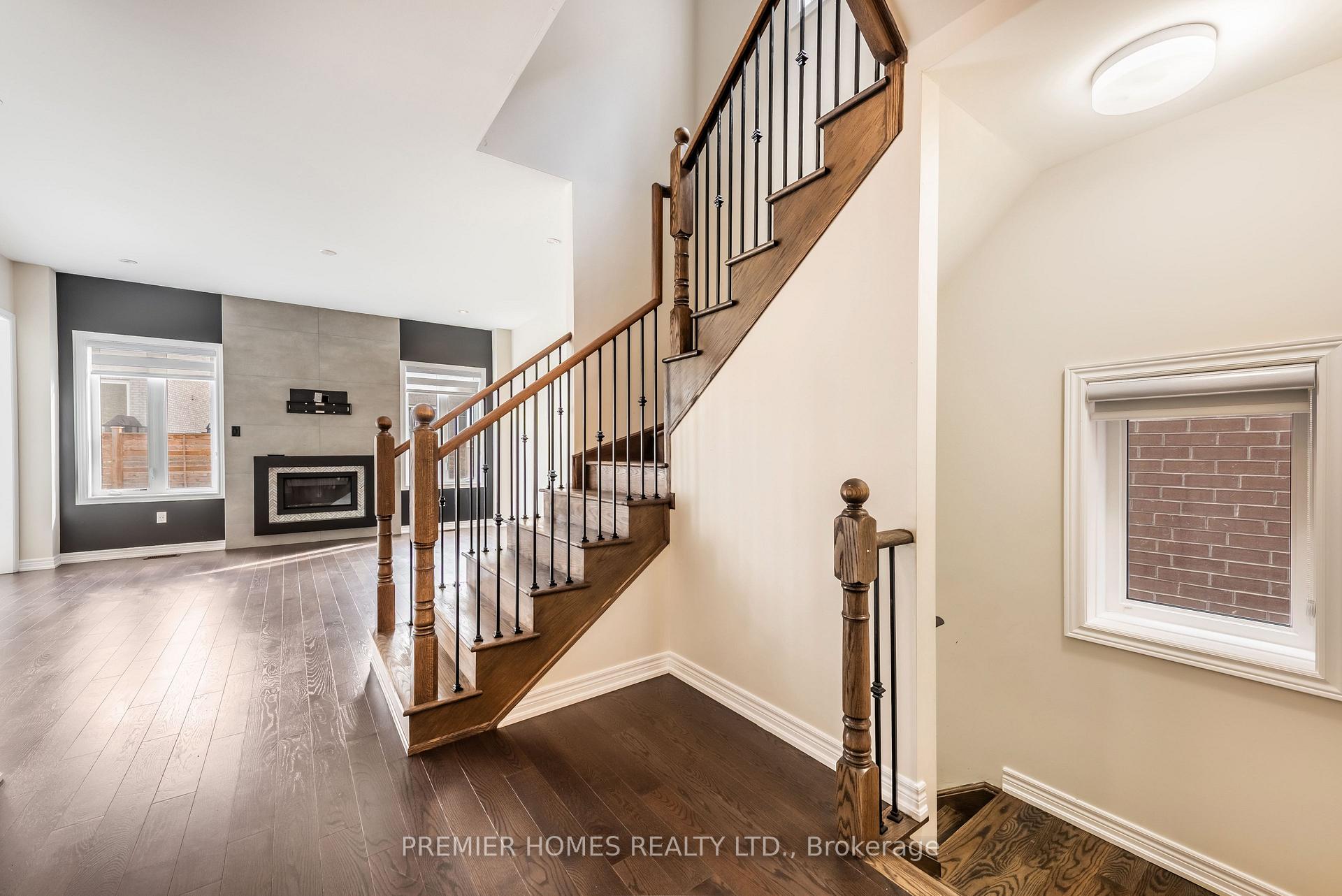 Photo 7 of 87 Pine Hill Cres, Aurora, Aurora Estates — HOMEH