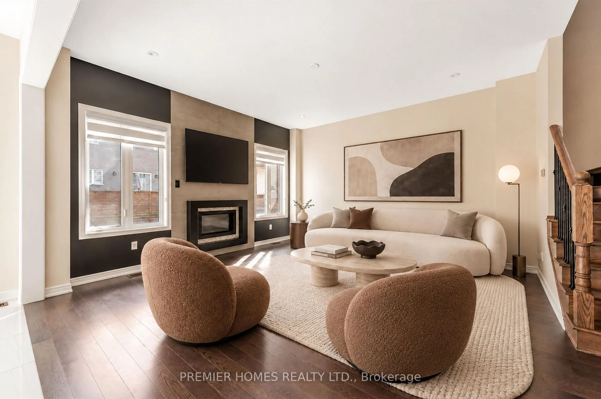 Photo 8 of 87 Pine Hill Cres, Aurora, Aurora Estates — HOMEH