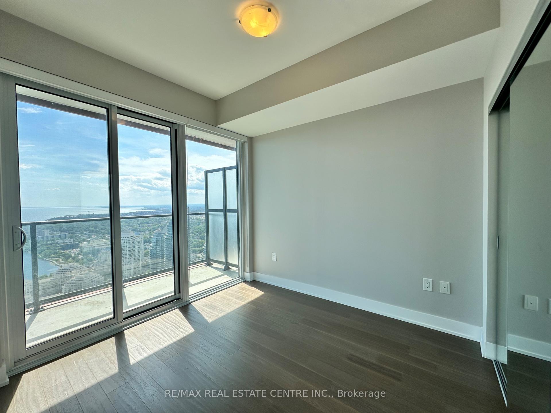 Photo 11 of Unit 4911, 30 Shore Breeze Drive, Etobicoke, Mimico — HOMEH