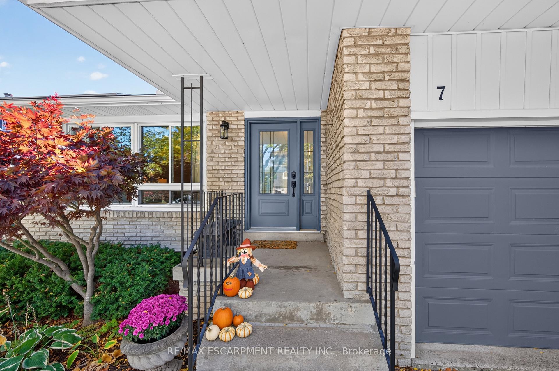 Photo 2 of 7 Fern Avenue, Hamilton, Waterdown — HOMEH