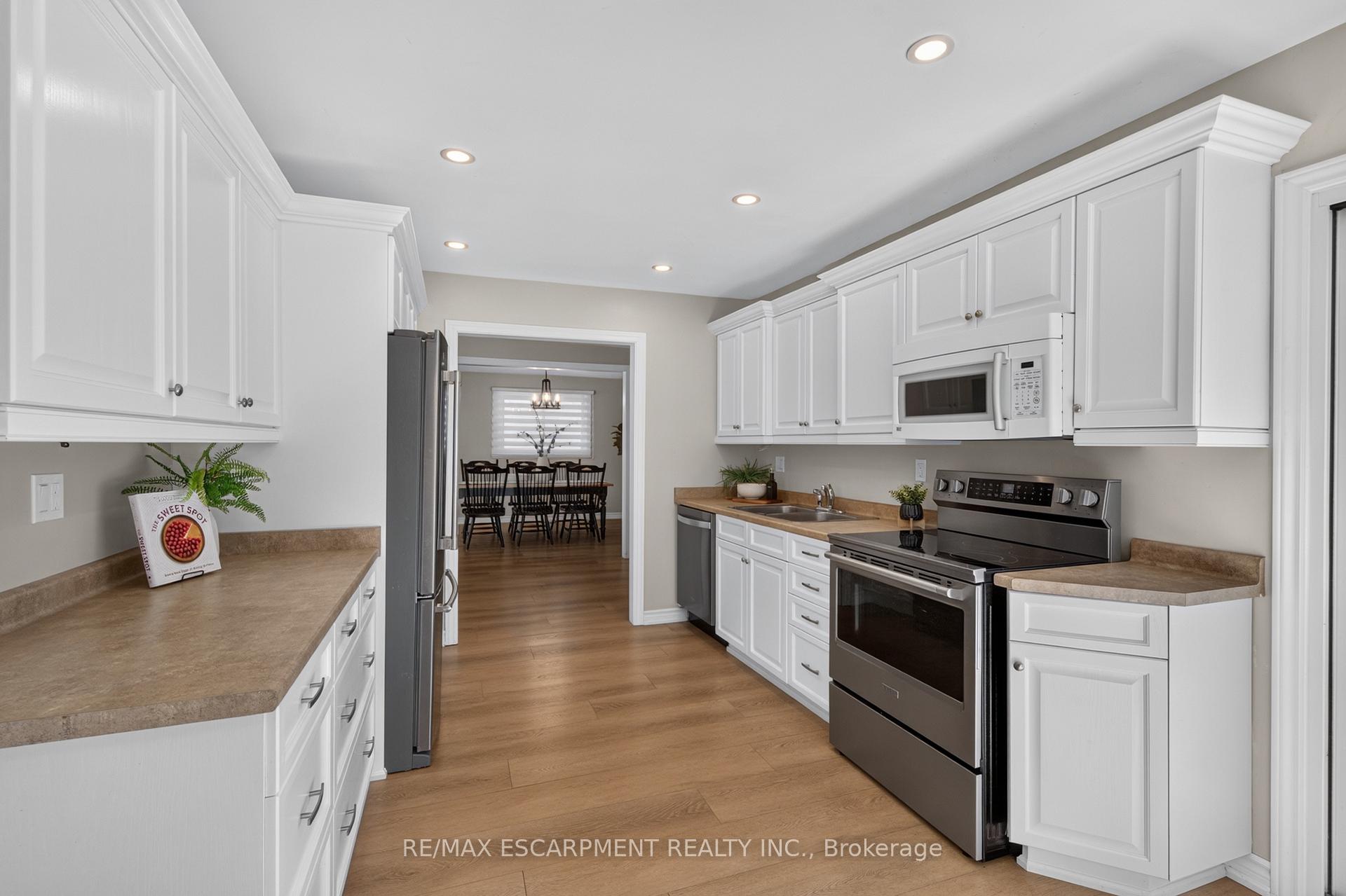 Photo 15 of 7 Fern Avenue, Hamilton, Waterdown — HOMEH