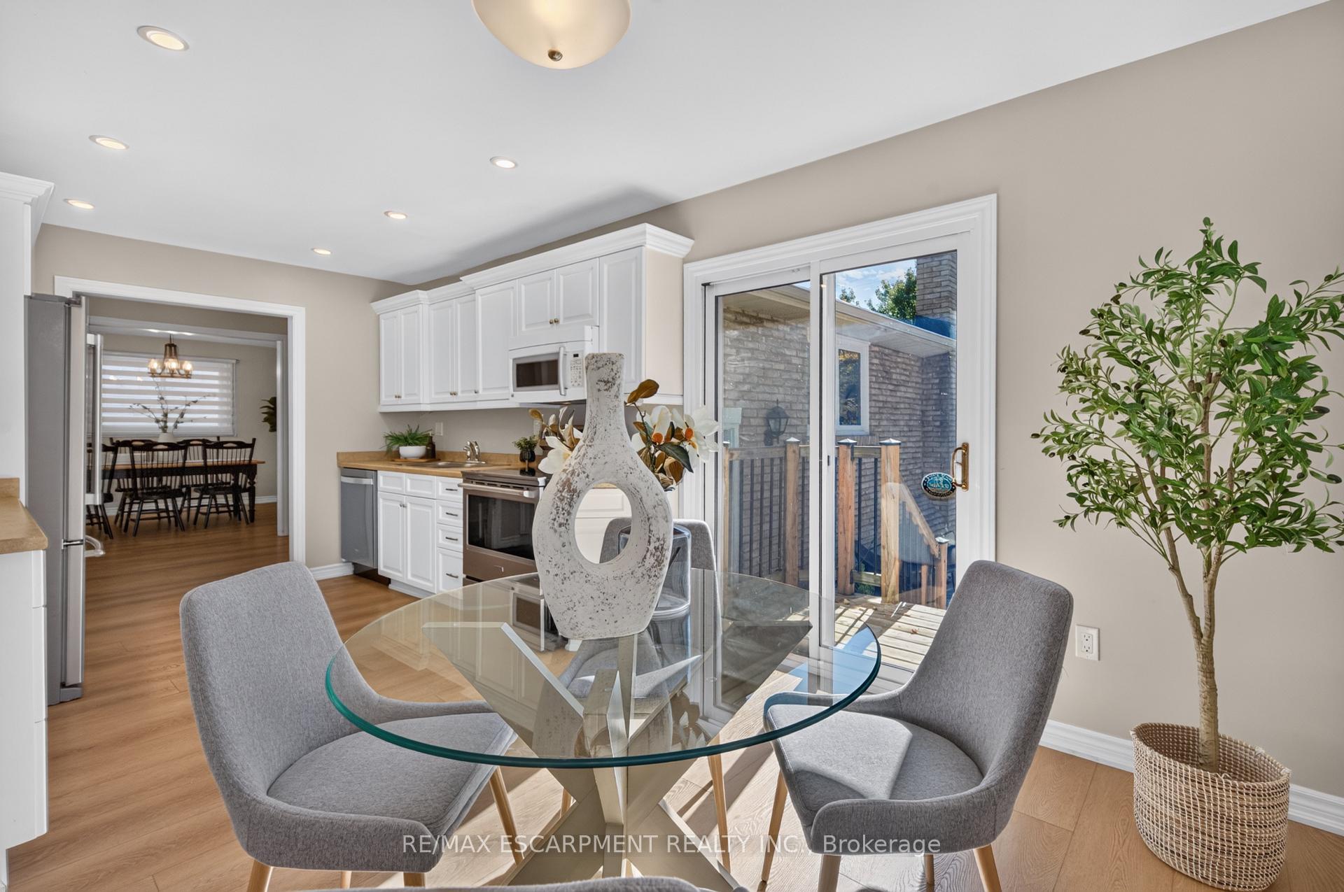 Photo 18 of 7 Fern Avenue, Hamilton, Waterdown — HOMEH