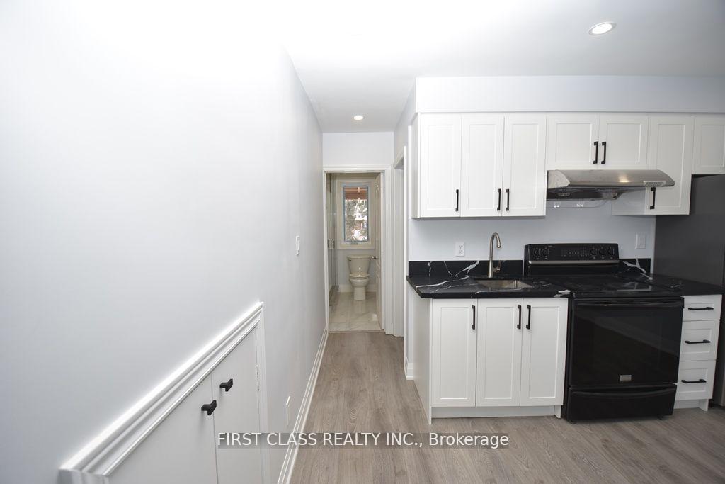 Photo 5 of Unit Front, 319 Senlac Road, North York, Willowdale West — HOMEH