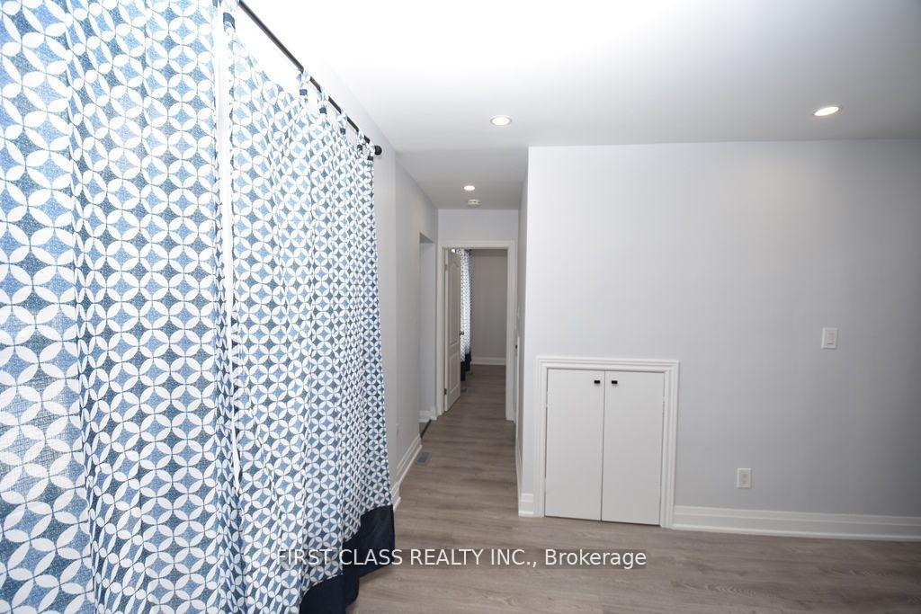 Photo 8 of Unit Front, 319 Senlac Road, North York, Willowdale West — HOMEH