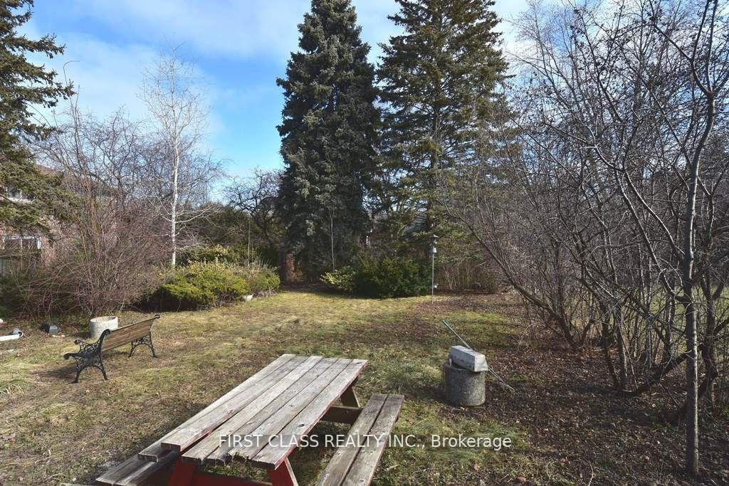 Photo 11 of Unit Front, 319 Senlac Road, North York, Willowdale West — HOMEH