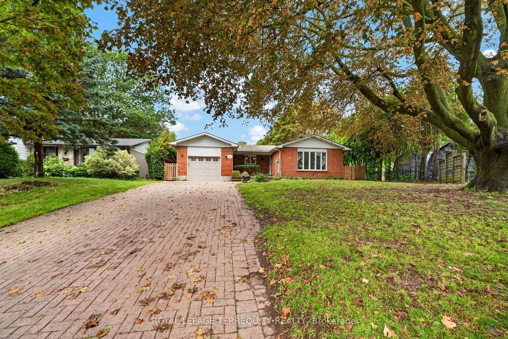 Photo 2 of 134 Switzer Drive, Oshawa, Centennial — HOMEH