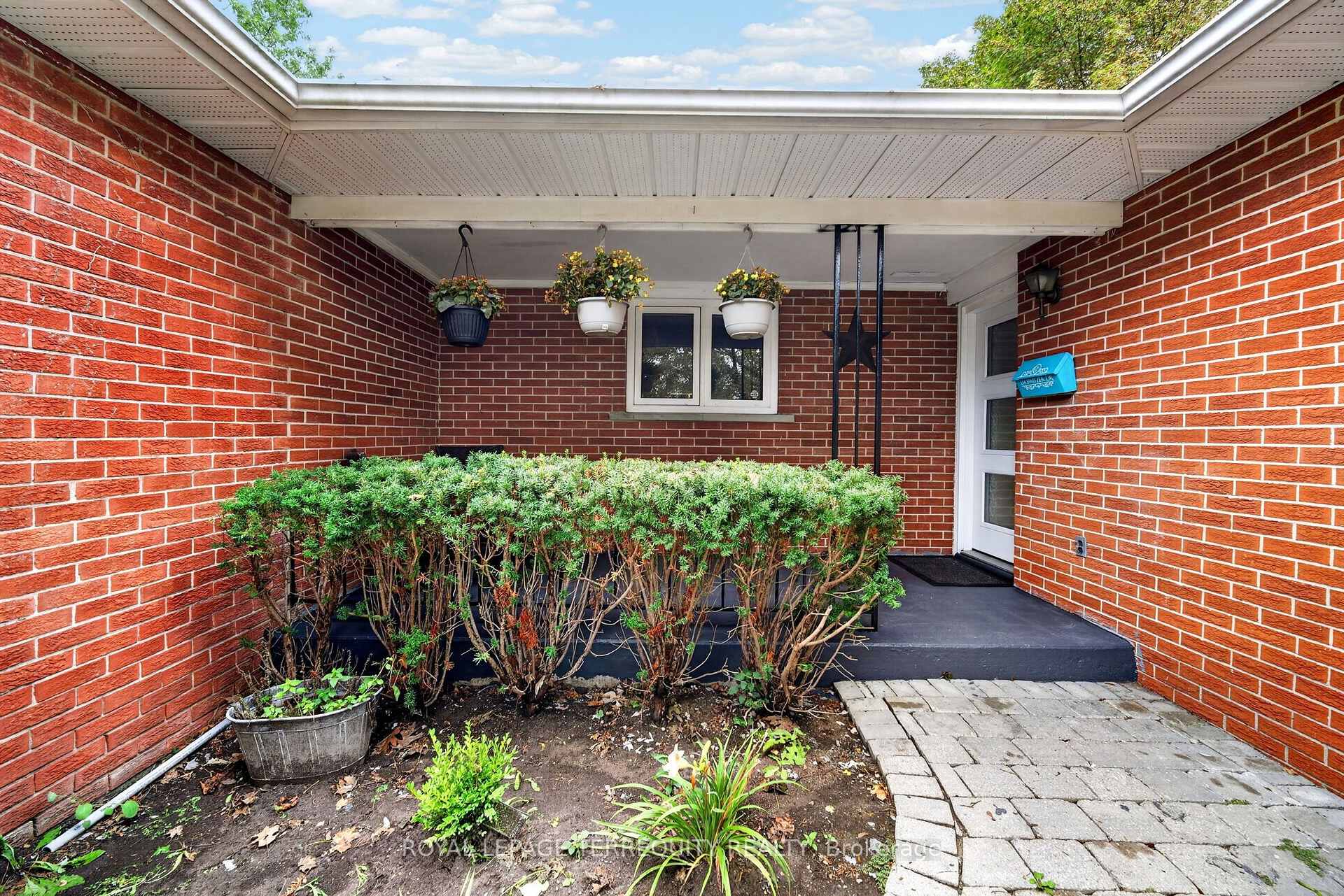 Photo 3 of 134 Switzer Drive, Oshawa, Centennial — HOMEH