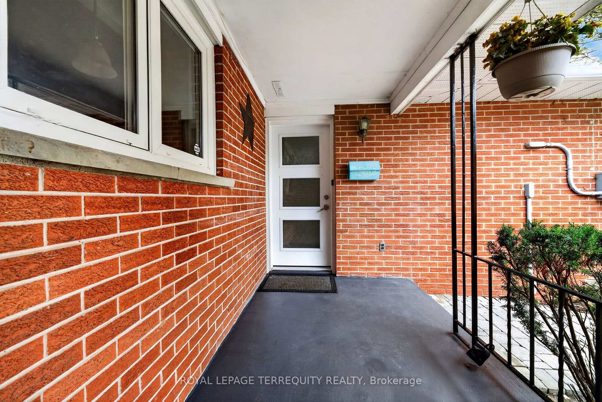 Photo 4 of 134 Switzer Drive, Oshawa, Centennial — HOMEH