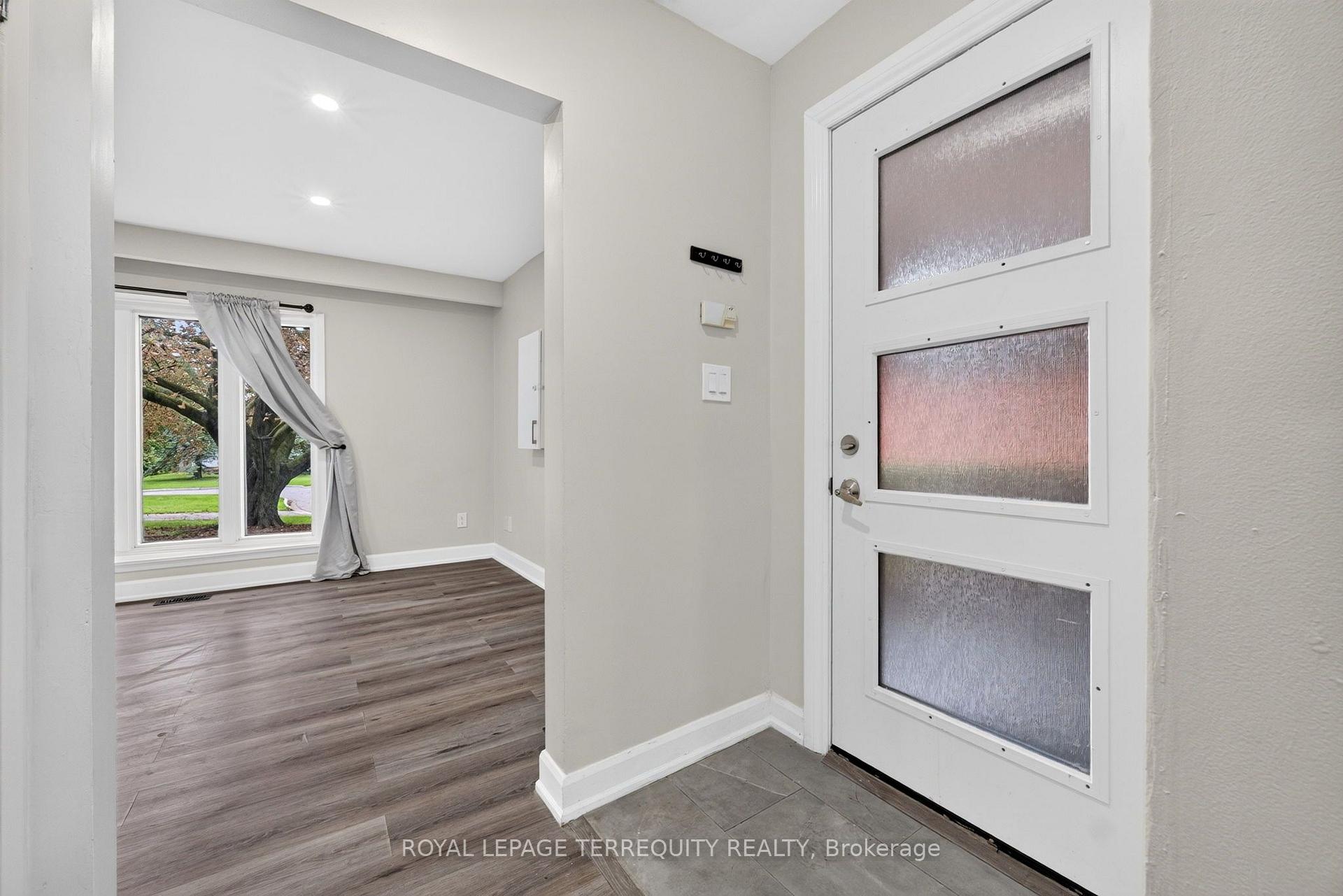 Photo 5 of 134 Switzer Drive, Oshawa, Centennial — HOMEH