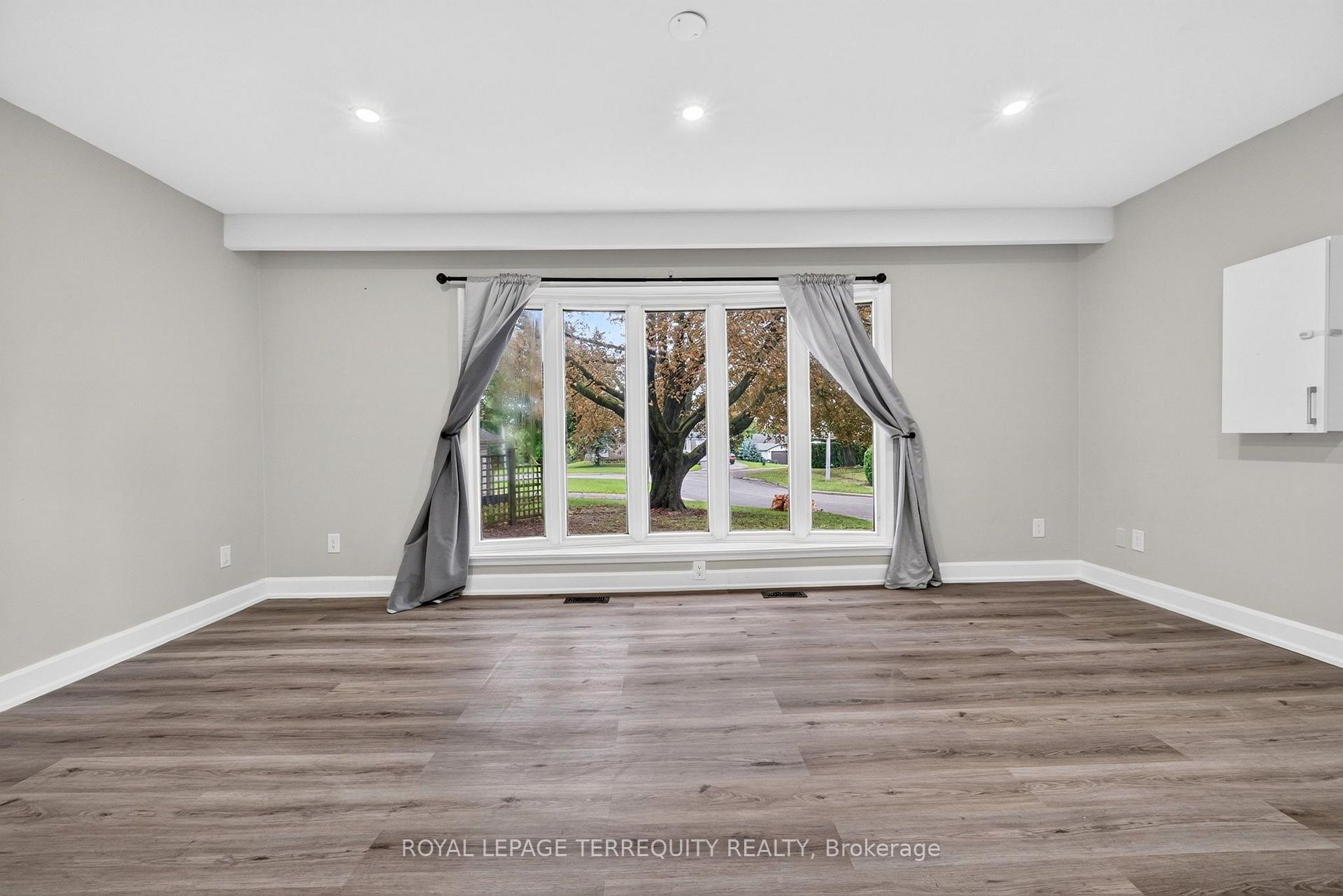 Photo 9 of 134 Switzer Drive, Oshawa, Centennial — HOMEH