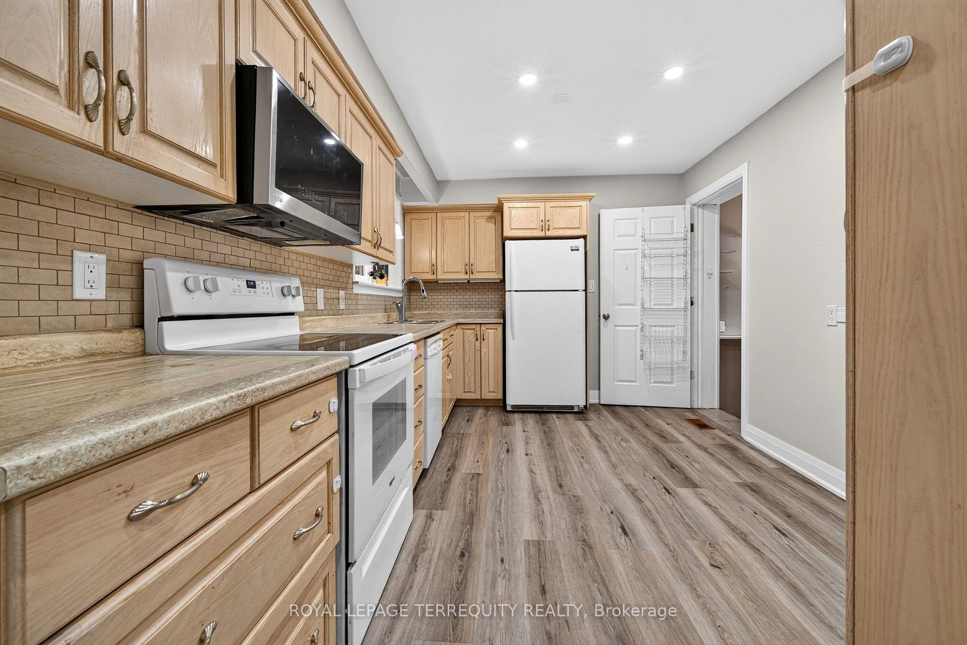 Photo 14 of 134 Switzer Drive, Oshawa, Centennial — HOMEH
