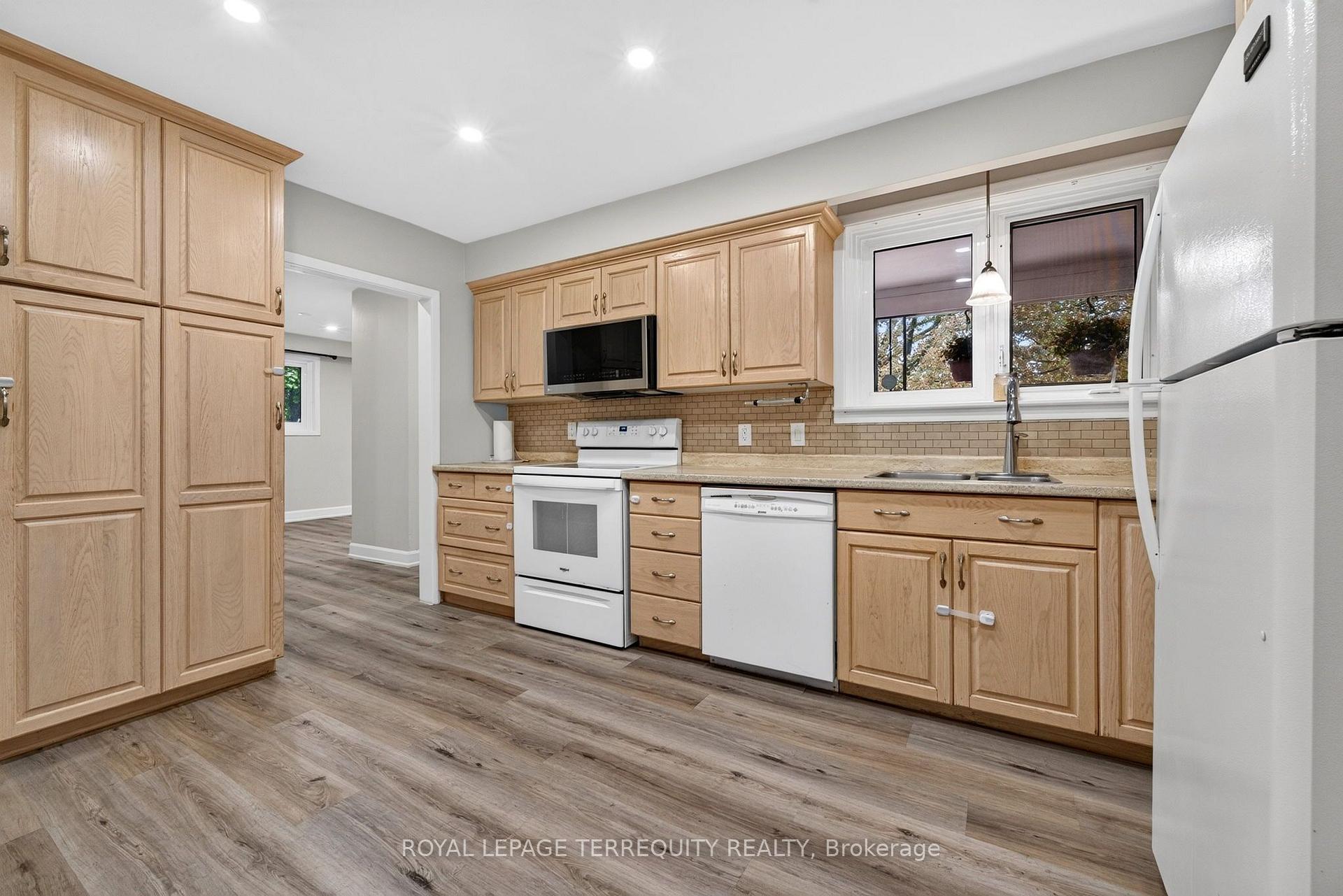 Photo 15 of 134 Switzer Drive, Oshawa, Centennial — HOMEH