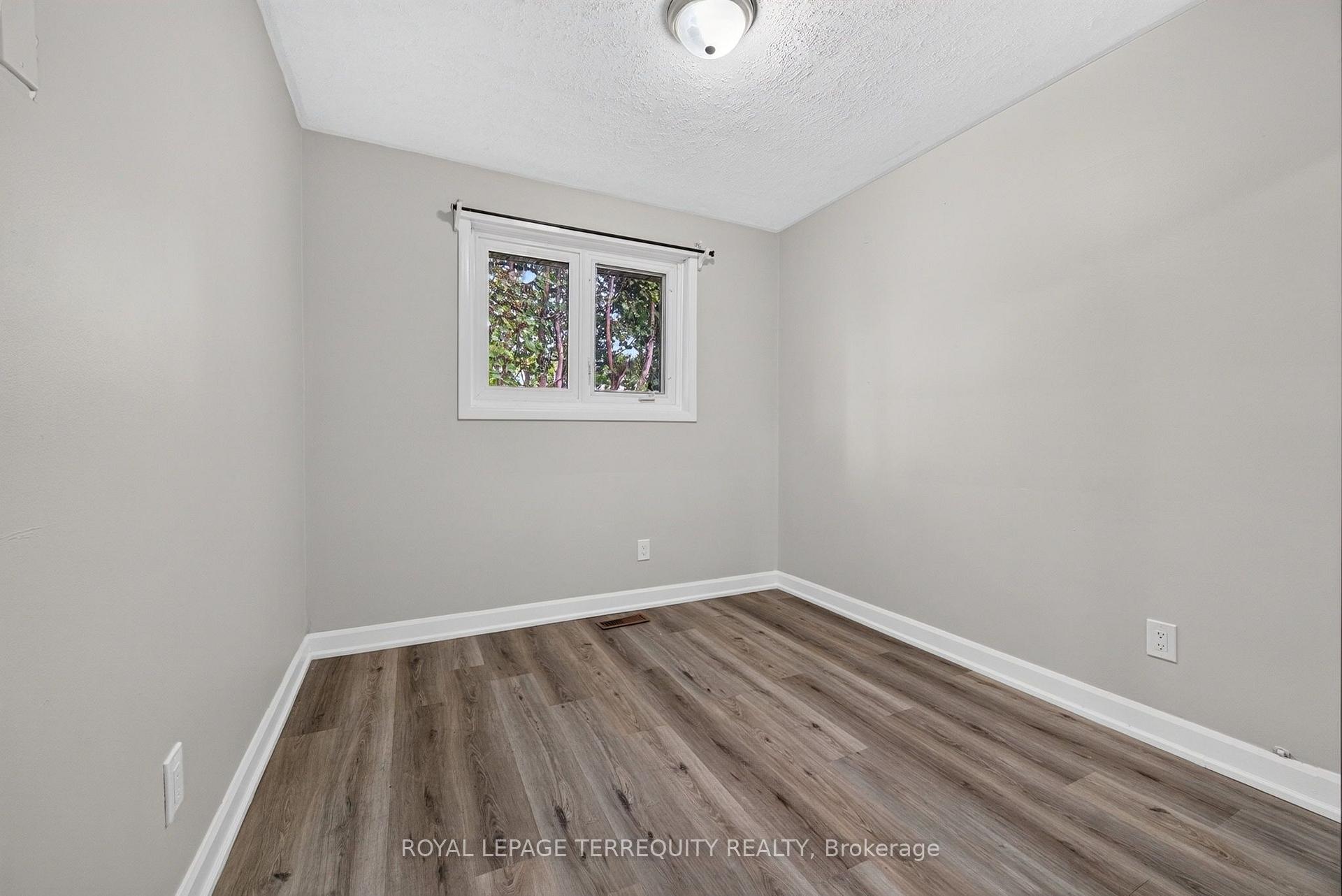 Photo 18 of 134 Switzer Drive, Oshawa, Centennial — HOMEH