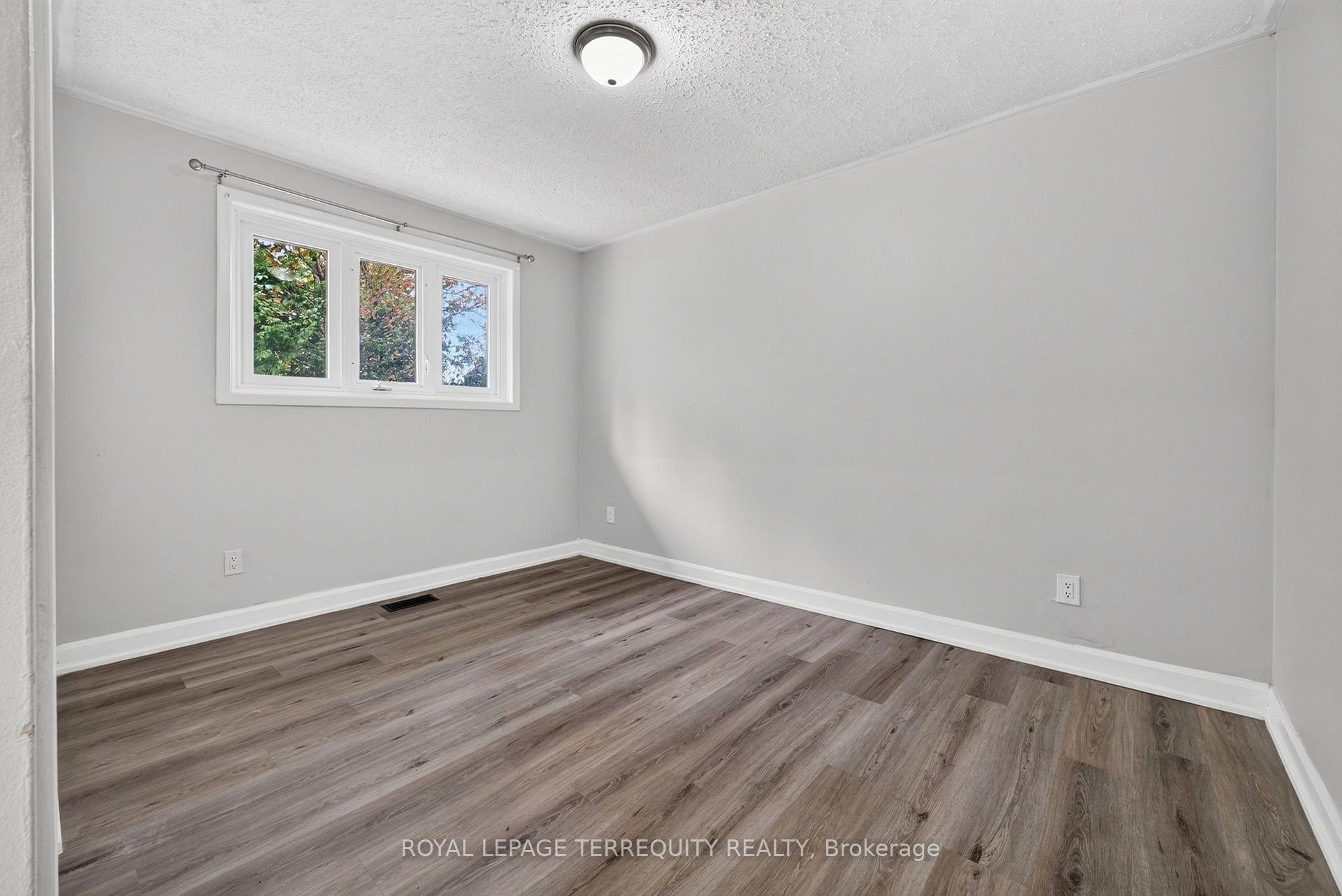 Photo 20 of 134 Switzer Drive, Oshawa, Centennial — HOMEH