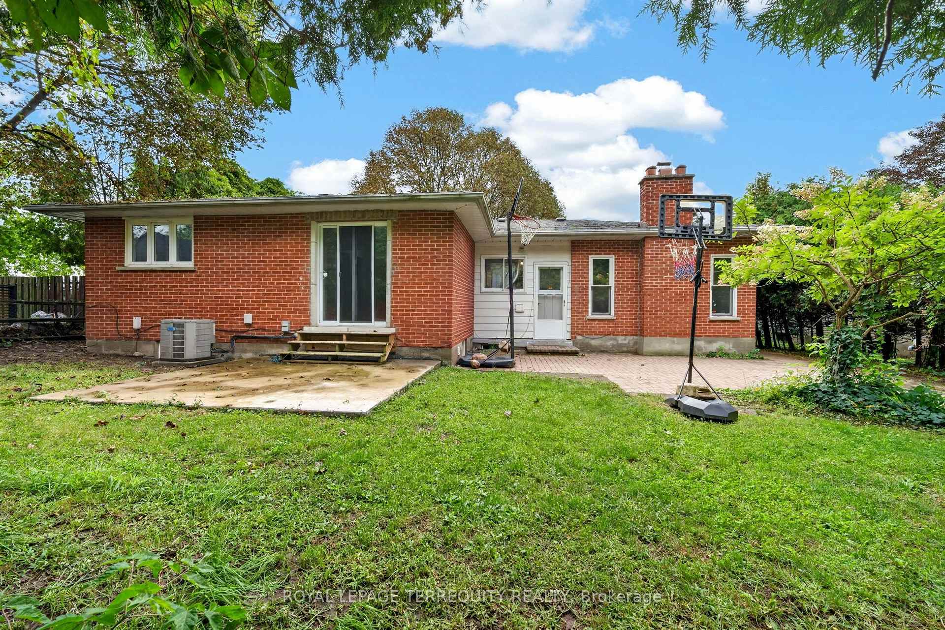 Photo 29 of 134 Switzer Drive, Oshawa, Centennial — HOMEH
