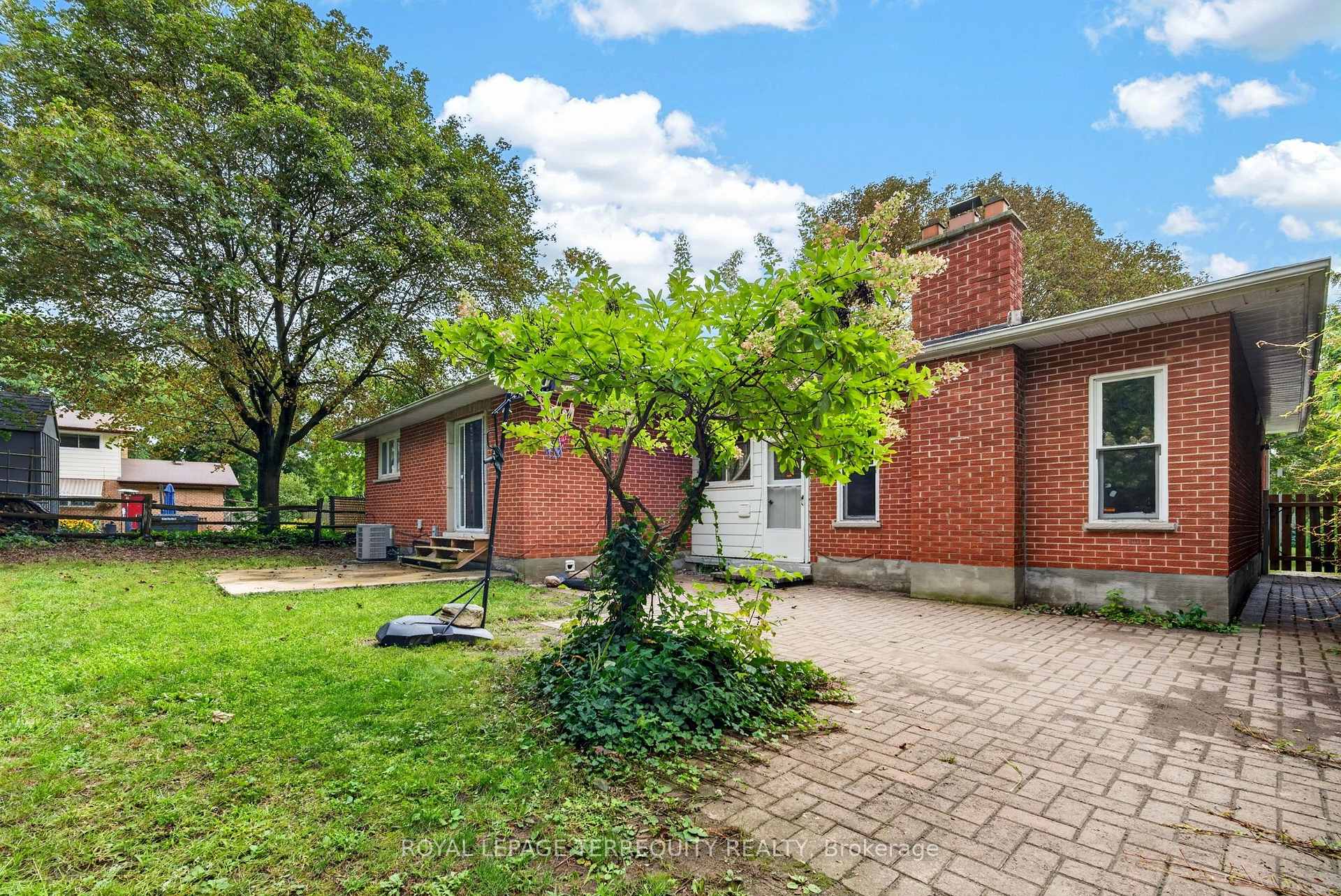 Photo 31 of 134 Switzer Drive, Oshawa, Centennial — HOMEH