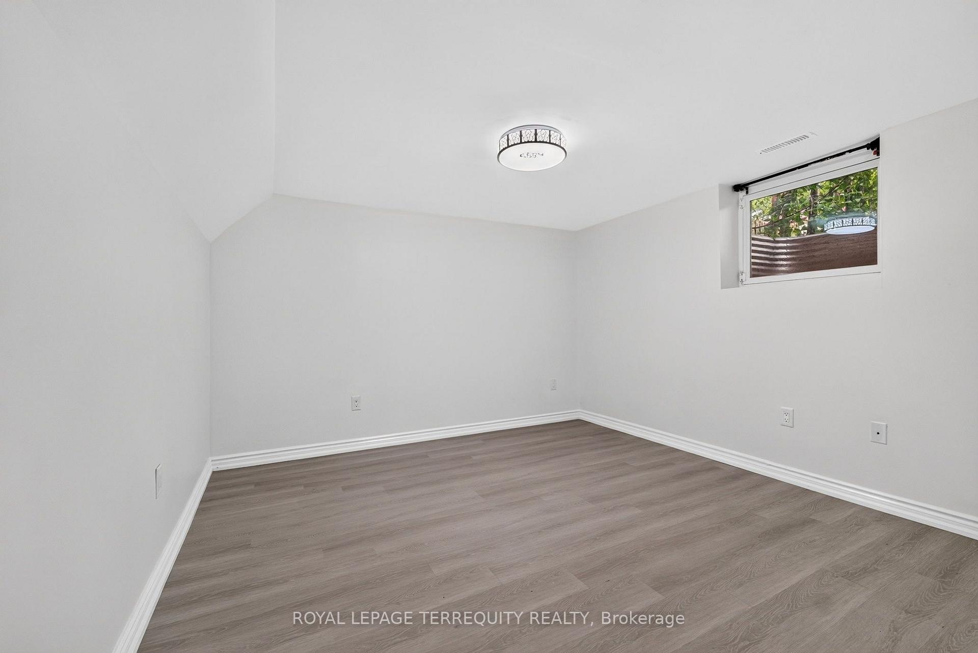 Photo 47 of 134 Switzer Drive, Oshawa, Centennial — HOMEH