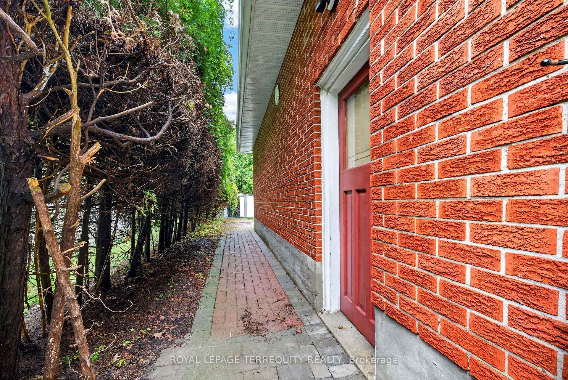 Photo 49 of 134 Switzer Drive, Oshawa, Centennial — HOMEH