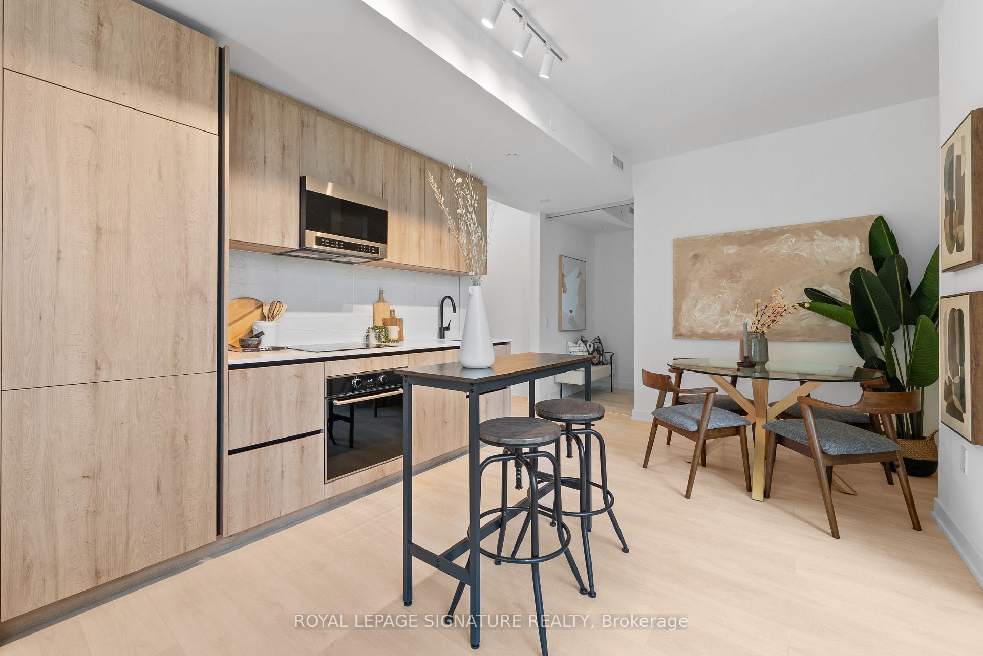 Photo 1 of Unit 2502, 117 Broadway Avenue, Toronto, Mount Pleasant West — HOMEH