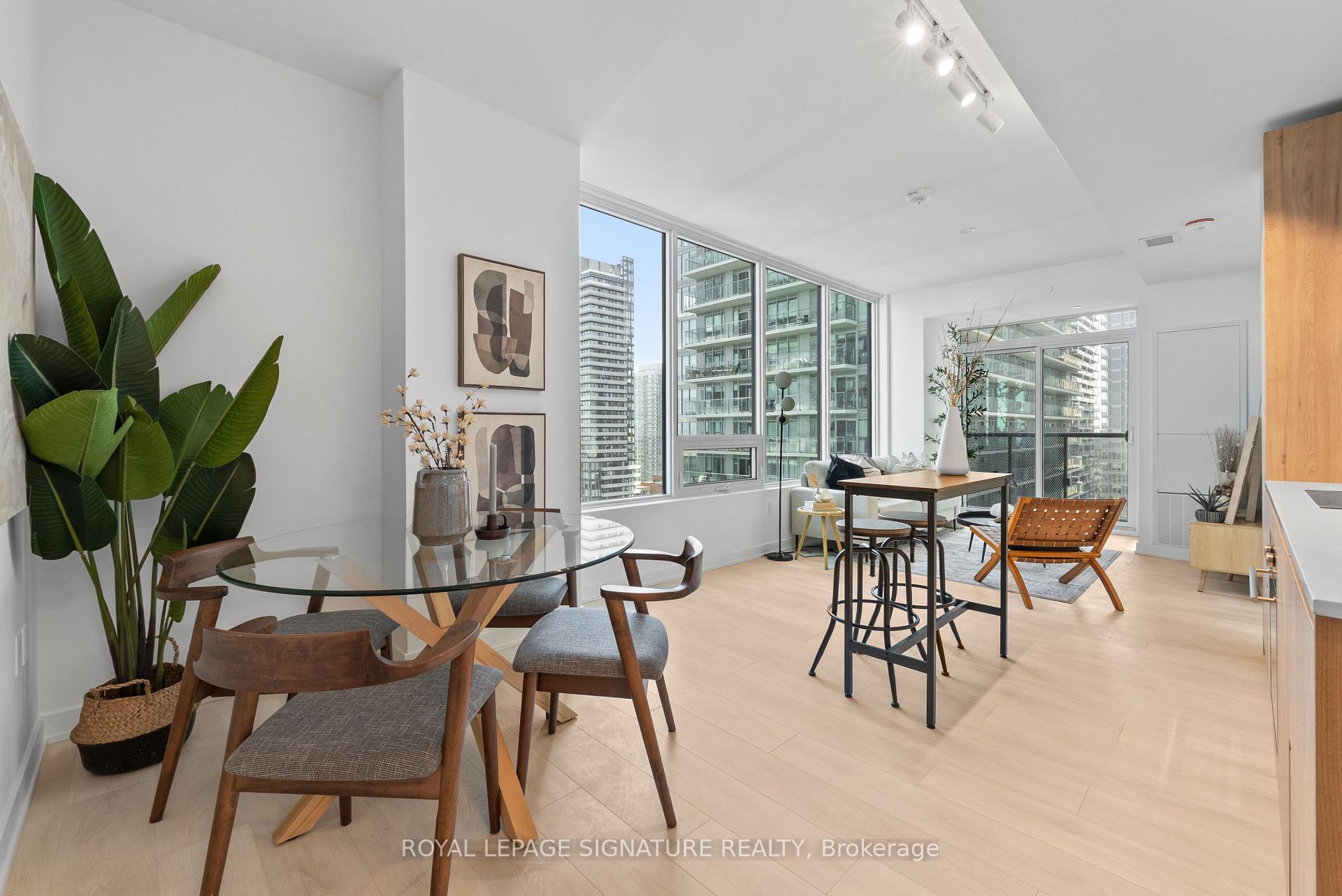 Photo 10 of Unit 2502, 117 Broadway Avenue, Toronto, Mount Pleasant West — HOMEH