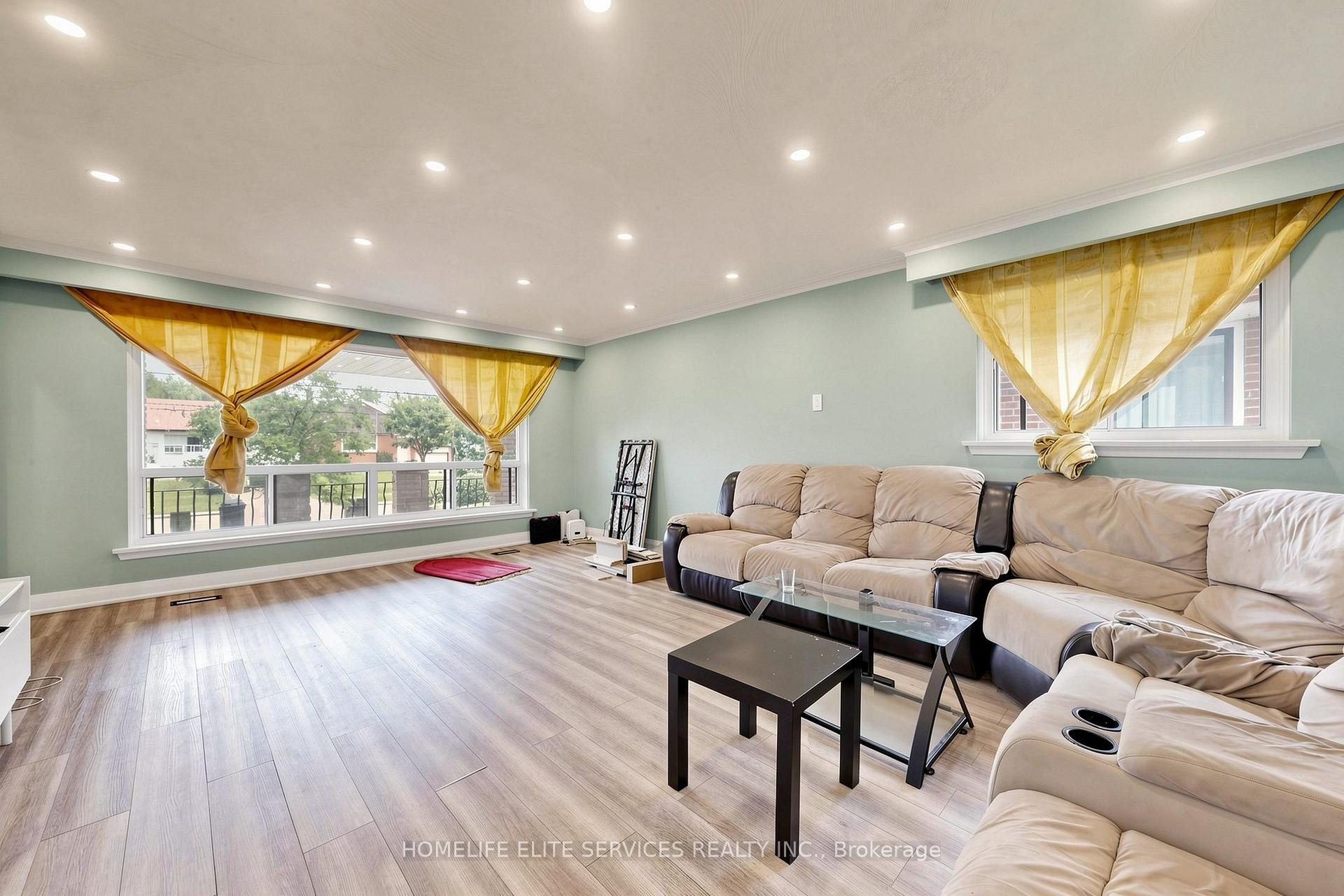 Photo 6 of 76 Gooderham Drive, Scarborough, Wexford-Maryvale — HOMEH