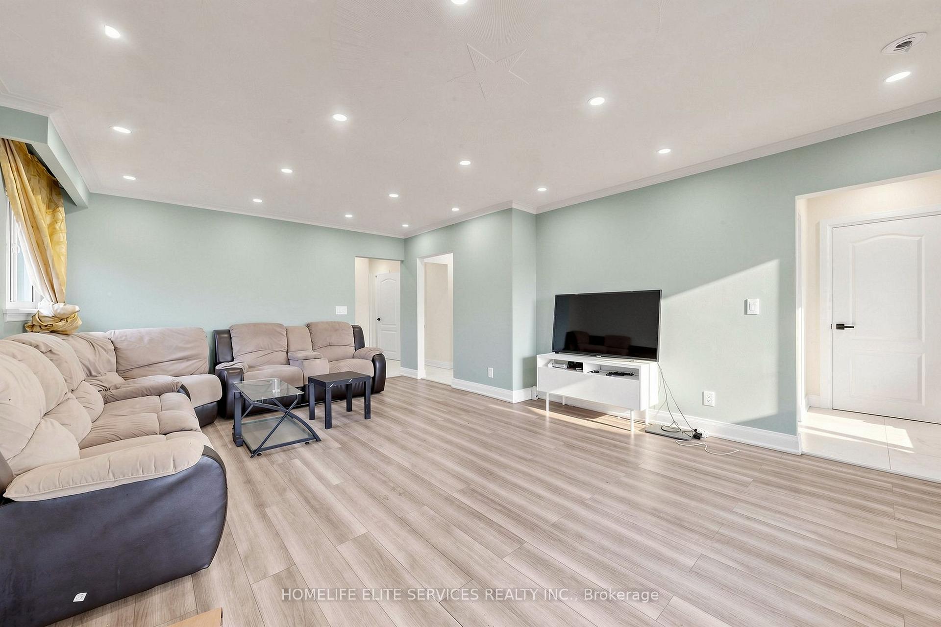 Photo 7 of 76 Gooderham Drive, Scarborough, Wexford-Maryvale — HOMEH