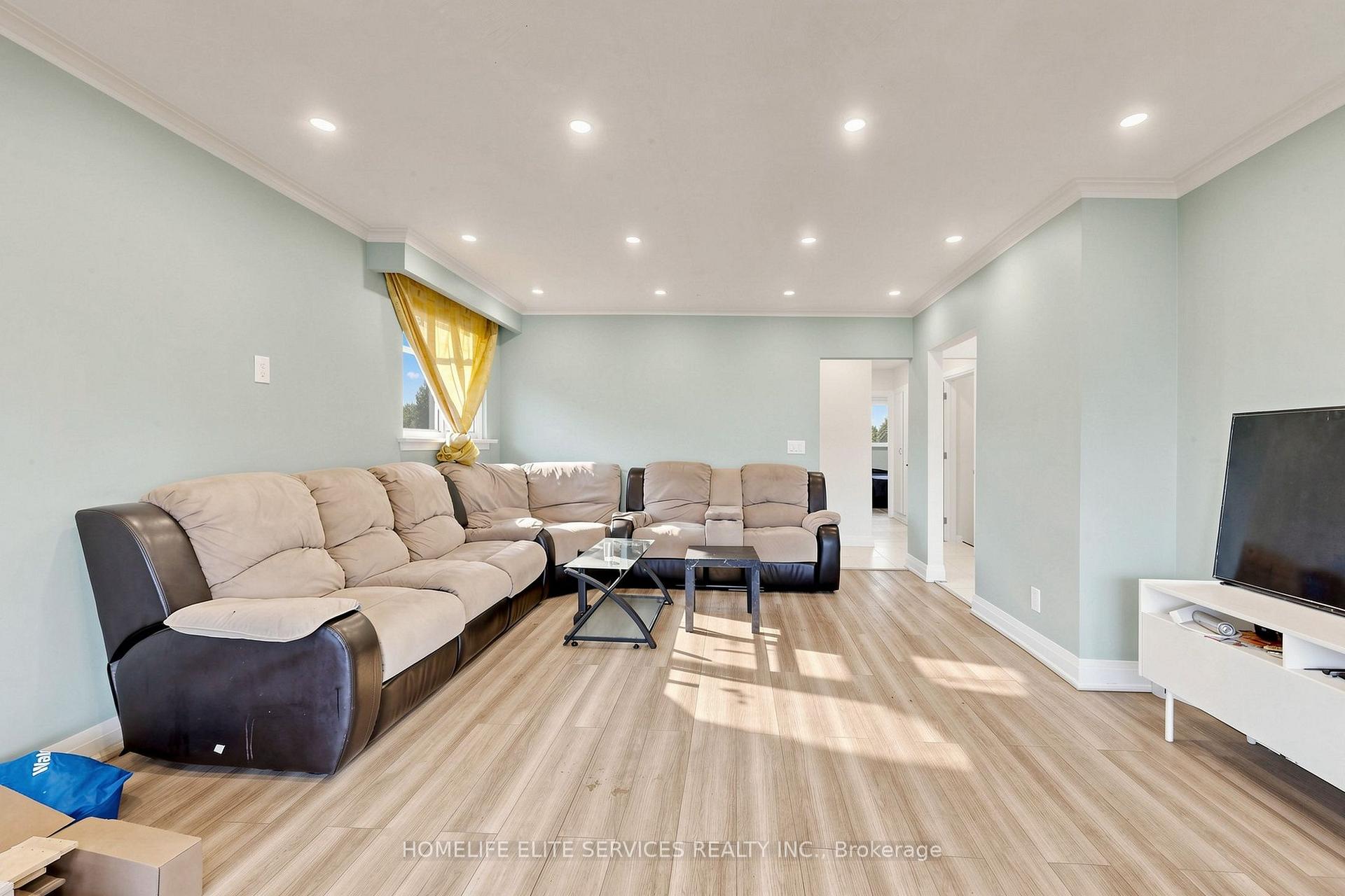 Photo 8 of 76 Gooderham Drive, Scarborough, Wexford-Maryvale — HOMEH