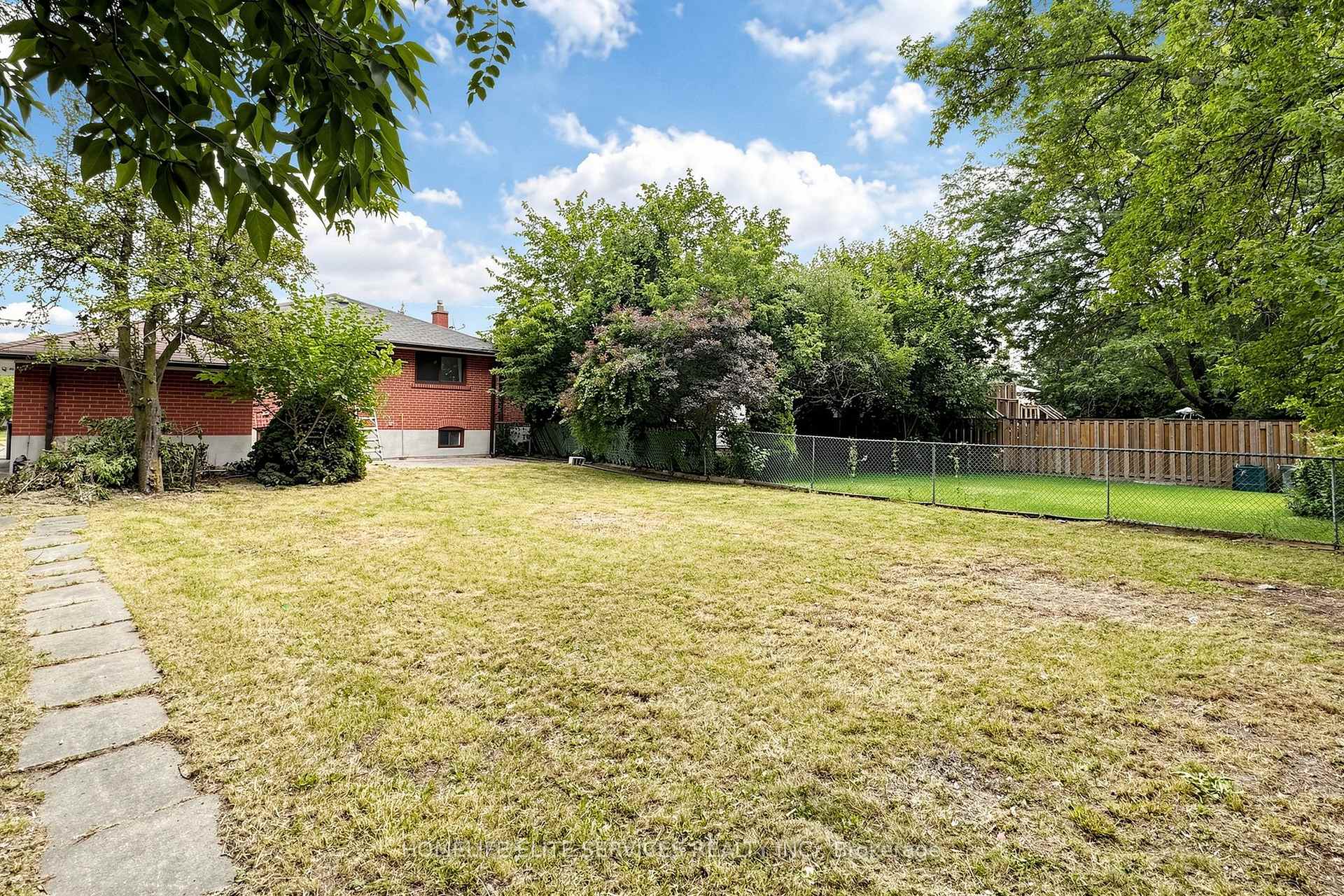 Photo 48 of 76 Gooderham Drive, Scarborough, Wexford-Maryvale — HOMEH