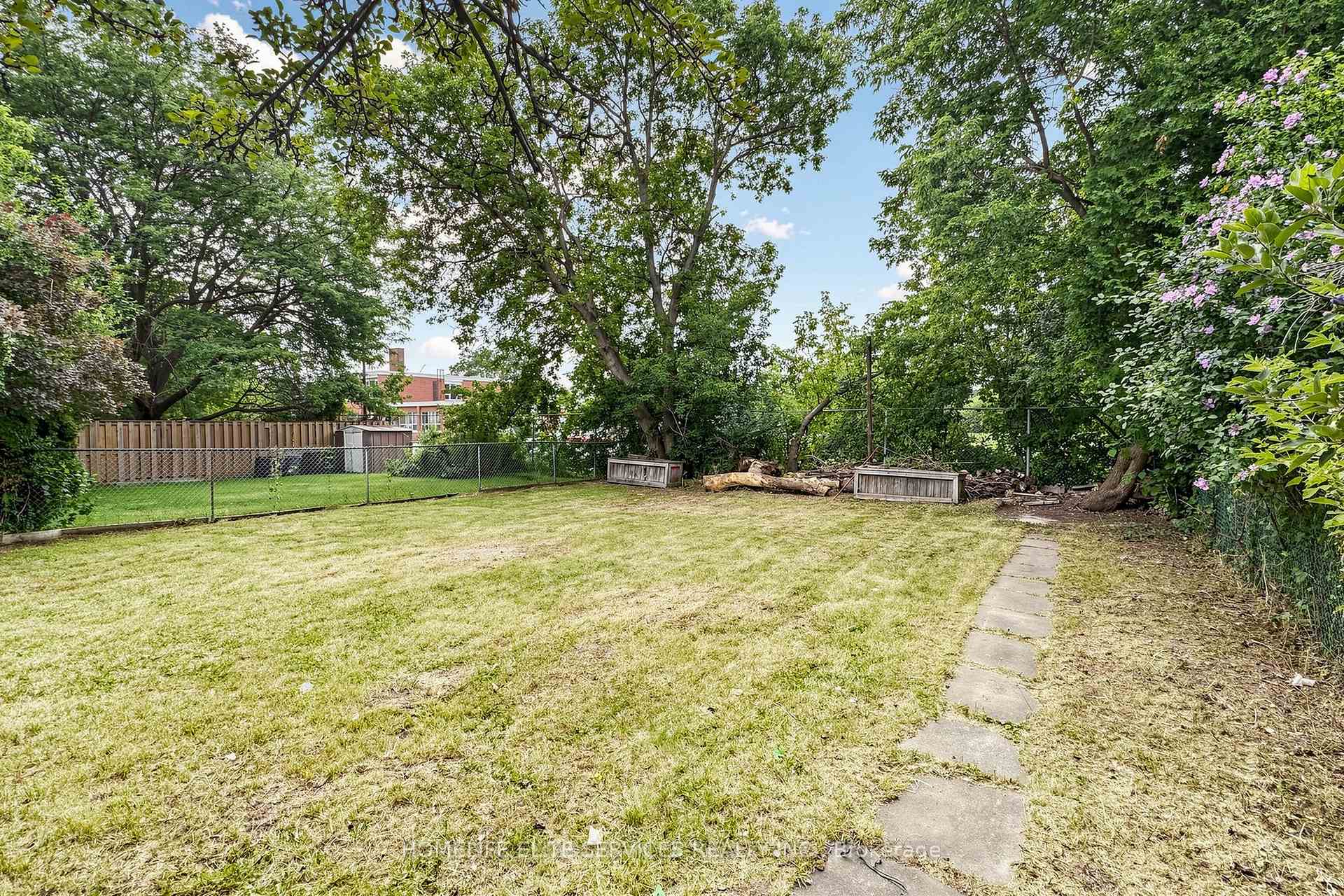Photo 49 of 76 Gooderham Drive, Scarborough, Wexford-Maryvale — HOMEH