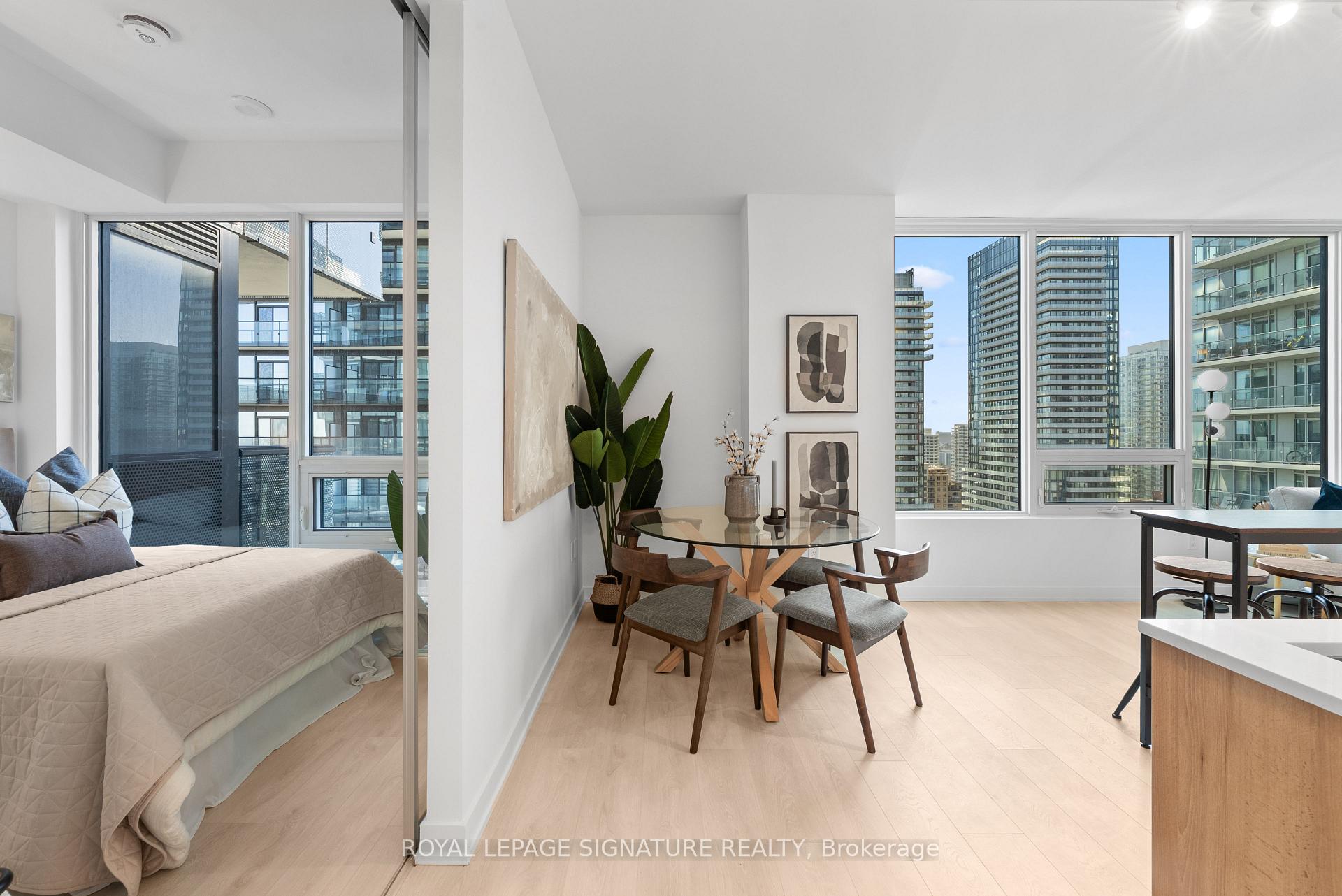 Photo 5 of Unit 3102, 117 Broadway Avenue, Toronto, Mount Pleasant West — HOMEH