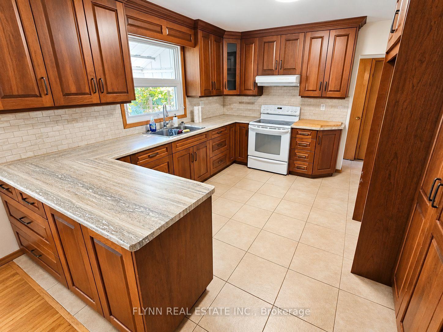 Photo 13 of 6446 sheldon Street, Niagara Falls, Stamford — HOMEH