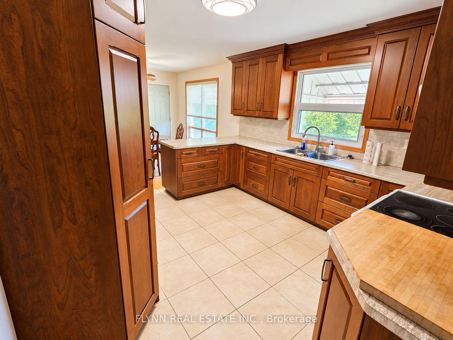 Photo 14 of 6446 sheldon Street, Niagara Falls, Stamford — HOMEH