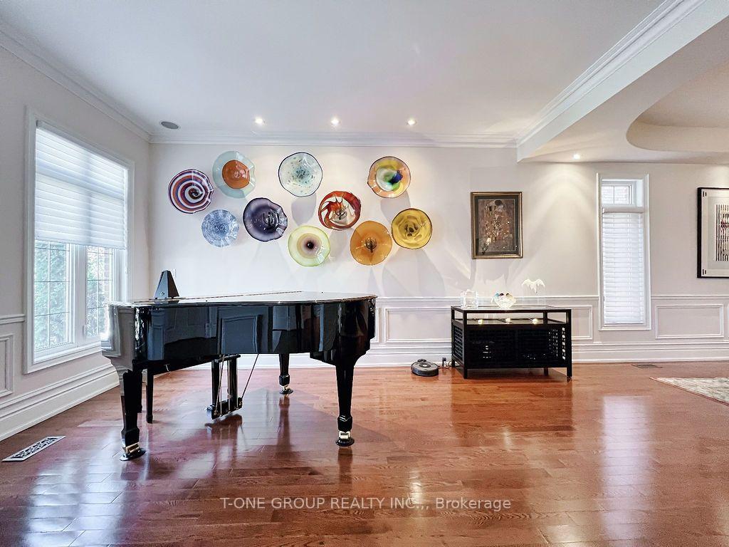 Photo 3 of 253 Carlton Road, Markham, Unionville — HOMEH