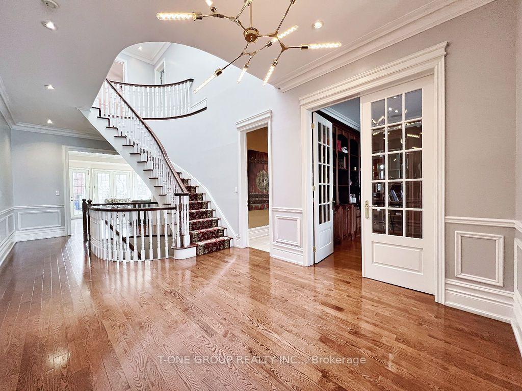 Photo 4 of 253 Carlton Road, Markham, Unionville — HOMEH