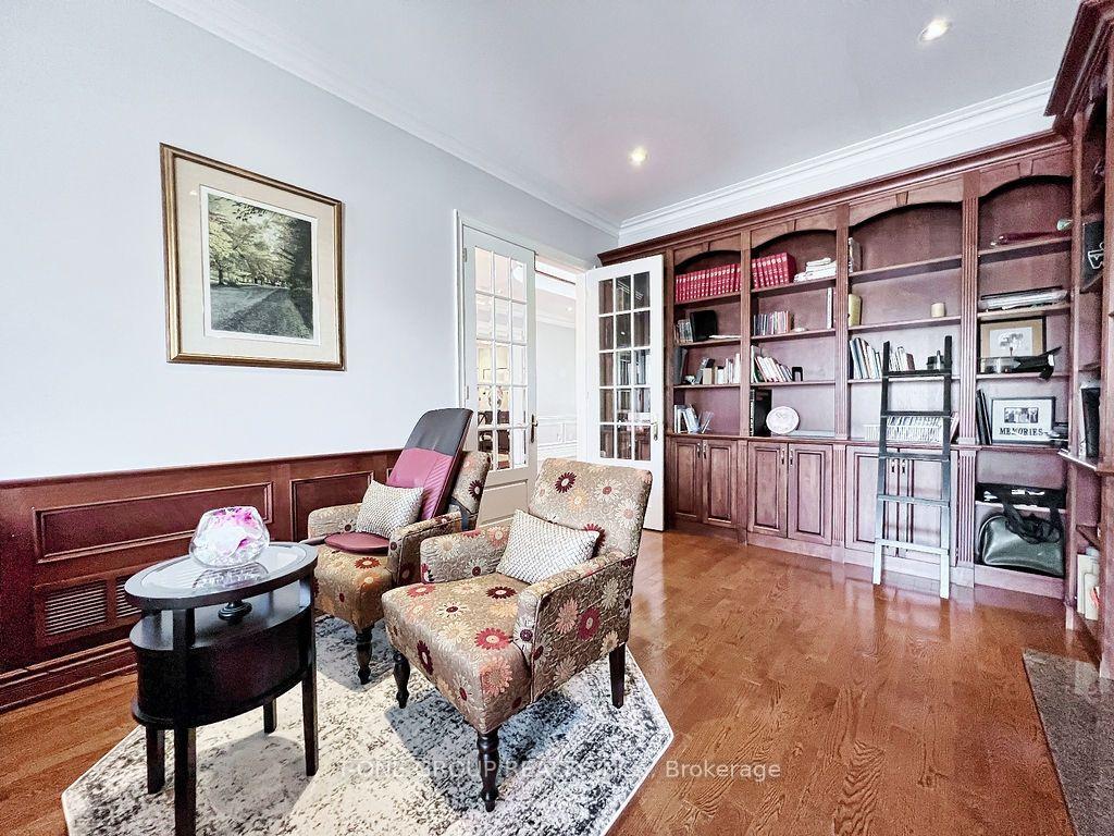 Photo 5 of 253 Carlton Road, Markham, Unionville — HOMEH