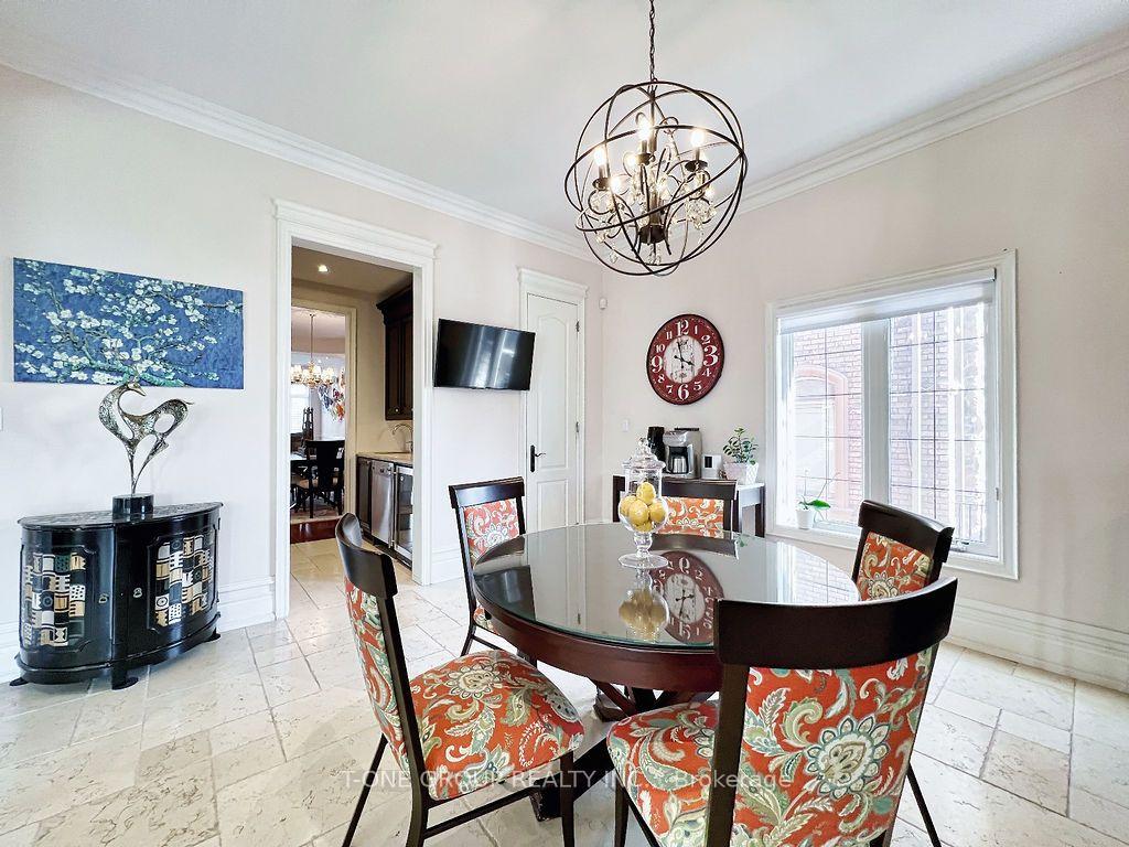 Photo 10 of 253 Carlton Road, Markham, Unionville — HOMEH