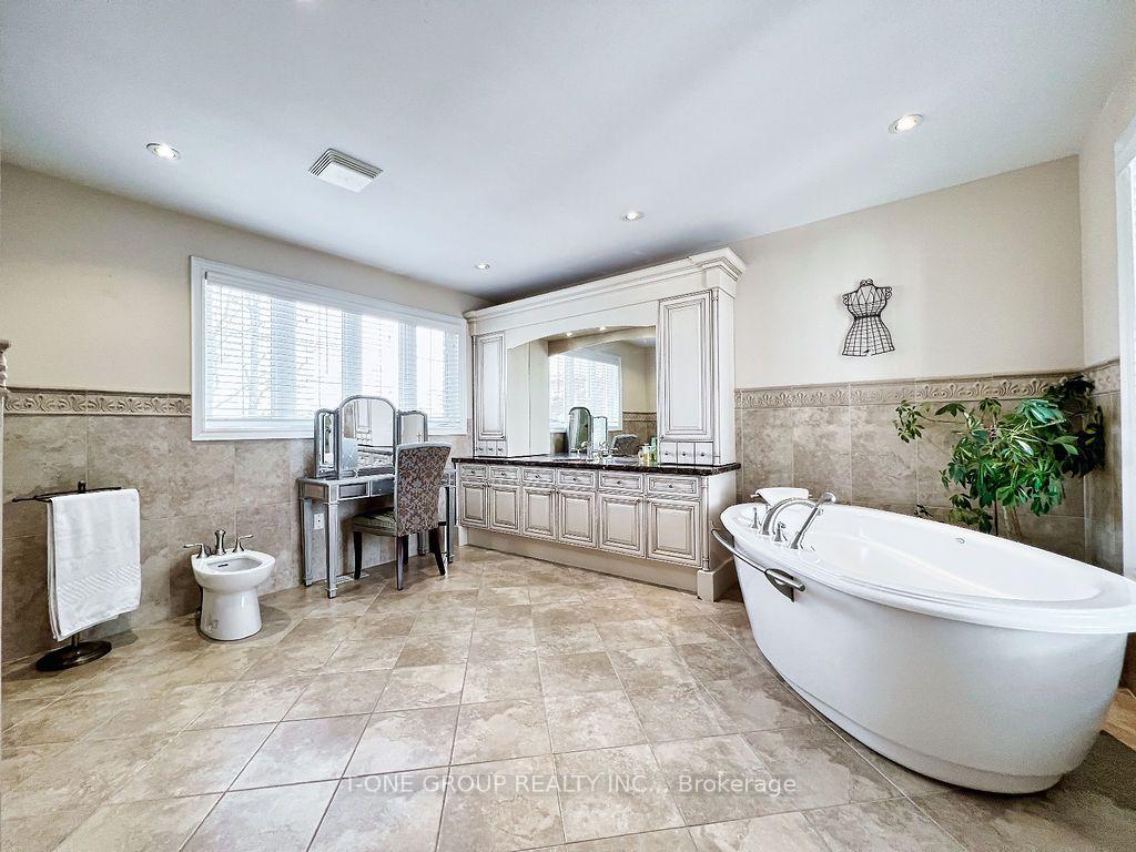 Photo 25 of 253 Carlton Road, Markham, Unionville — HOMEH