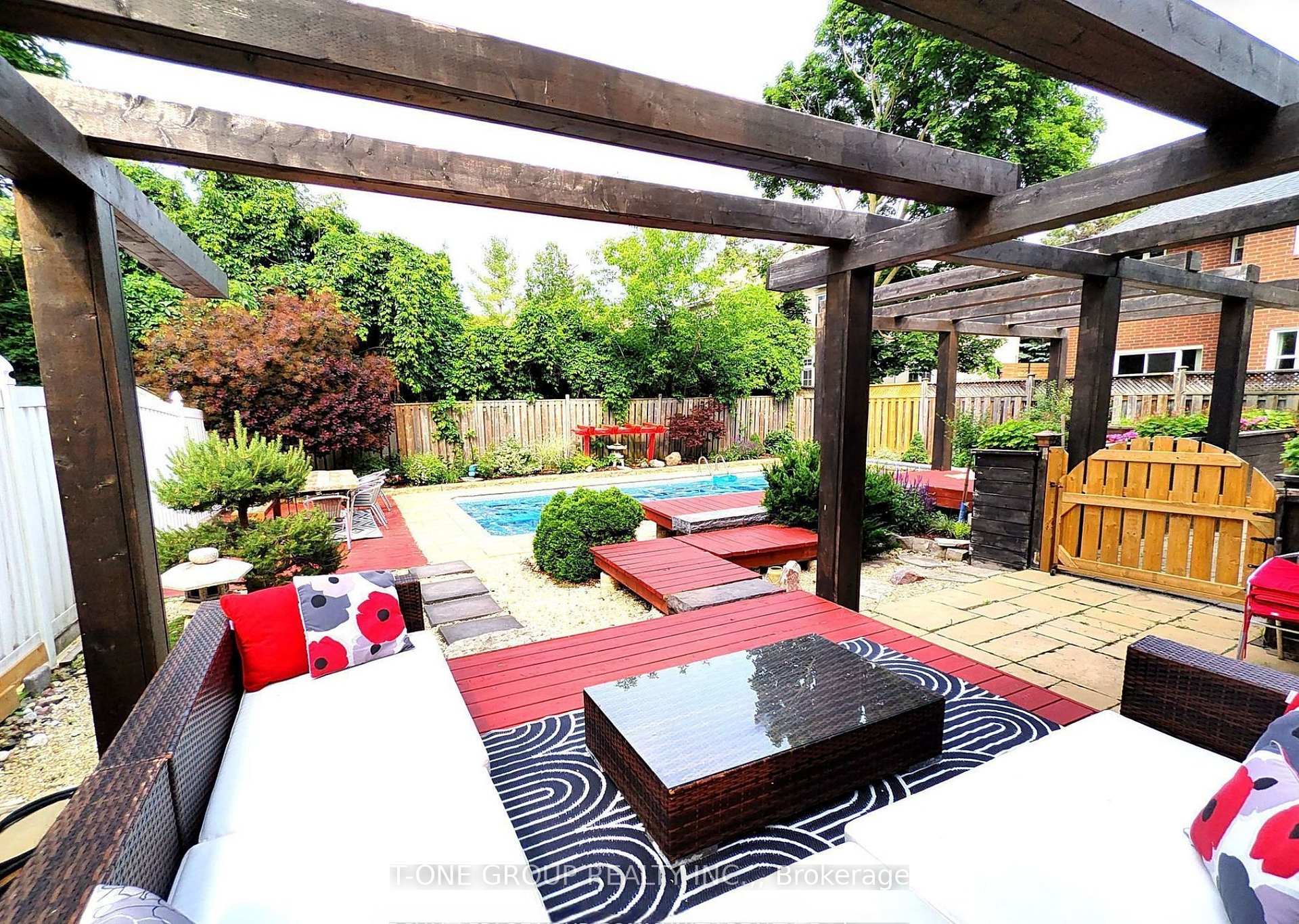 Photo 32 of 253 Carlton Road, Markham, Unionville — HOMEH