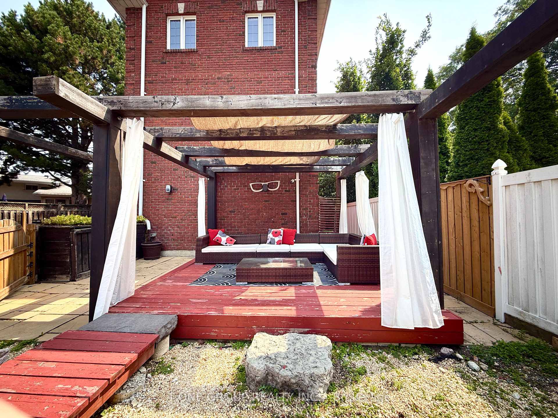 Photo 33 of 253 Carlton Road, Markham, Unionville — HOMEH