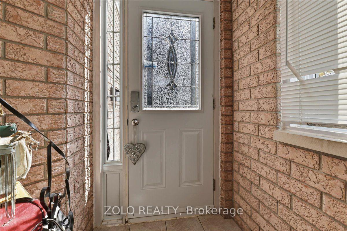 Photo 5 of 401 Hidden Creek Drive, Kitchener, Highland West — HOMEH