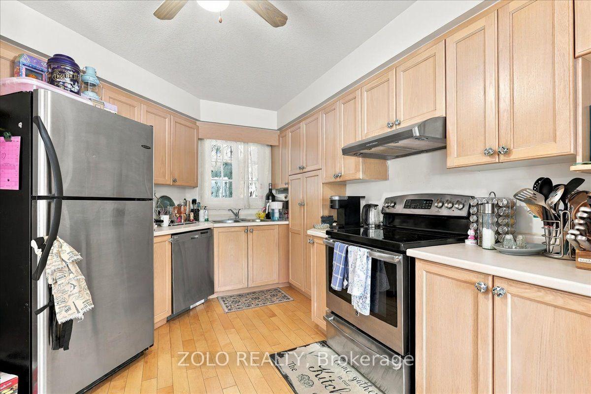 Photo 12 of 401 Hidden Creek Drive, Kitchener, Highland West — HOMEH