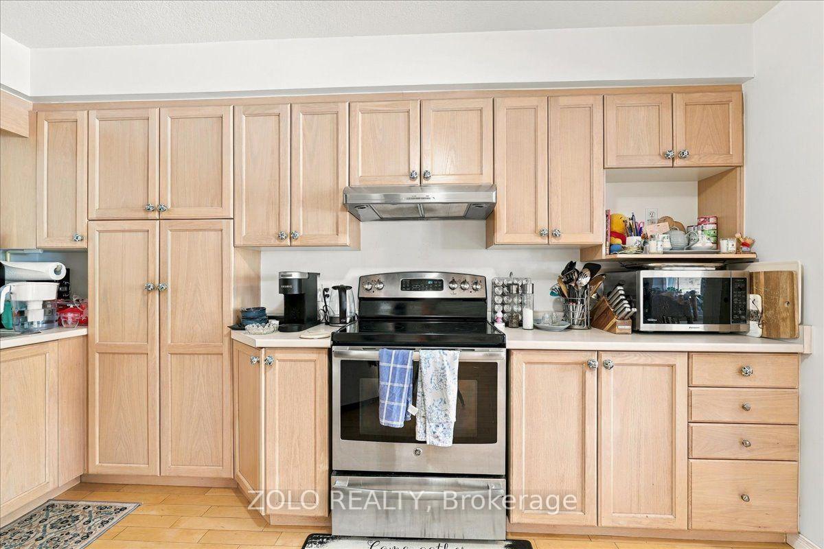 Photo 13 of 401 Hidden Creek Drive, Kitchener, Highland West — HOMEH