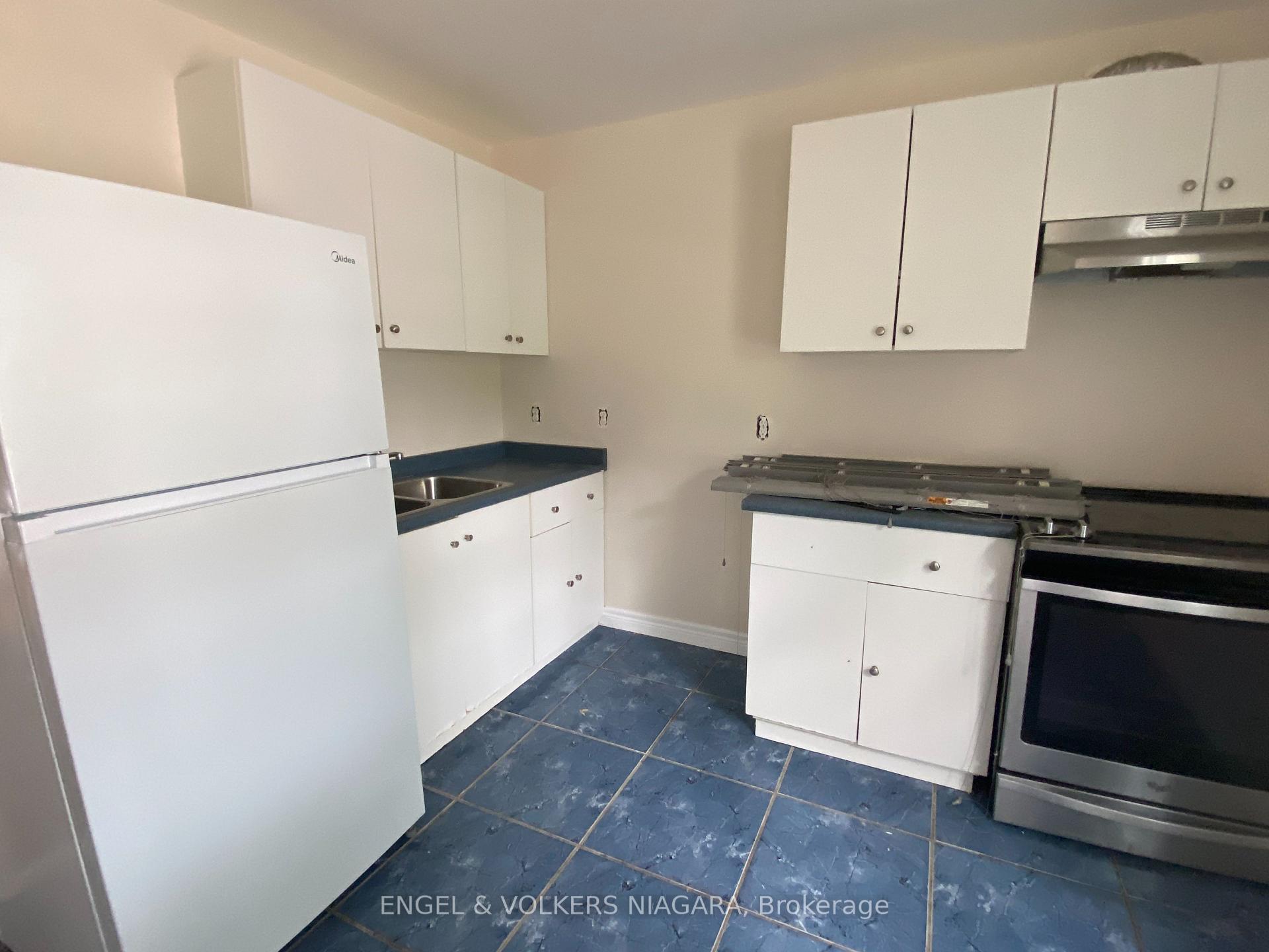 Photo 6 of Unit 2, 5006 Willmott Street, Niagara Falls, Cherrywood — HOMEH