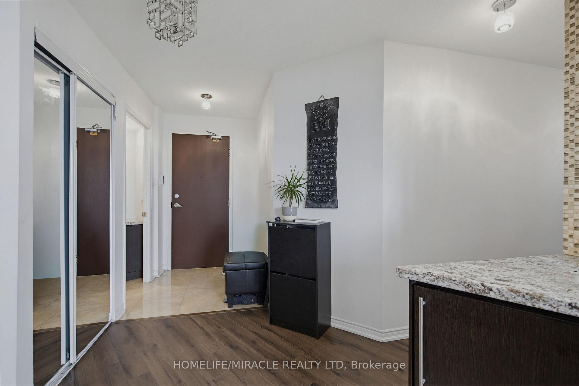 Photo 4 of Unit PH211, 7250 Yonge Street, Vaughan, Crestwood-Springfarm-Yorkhill — HOMEH