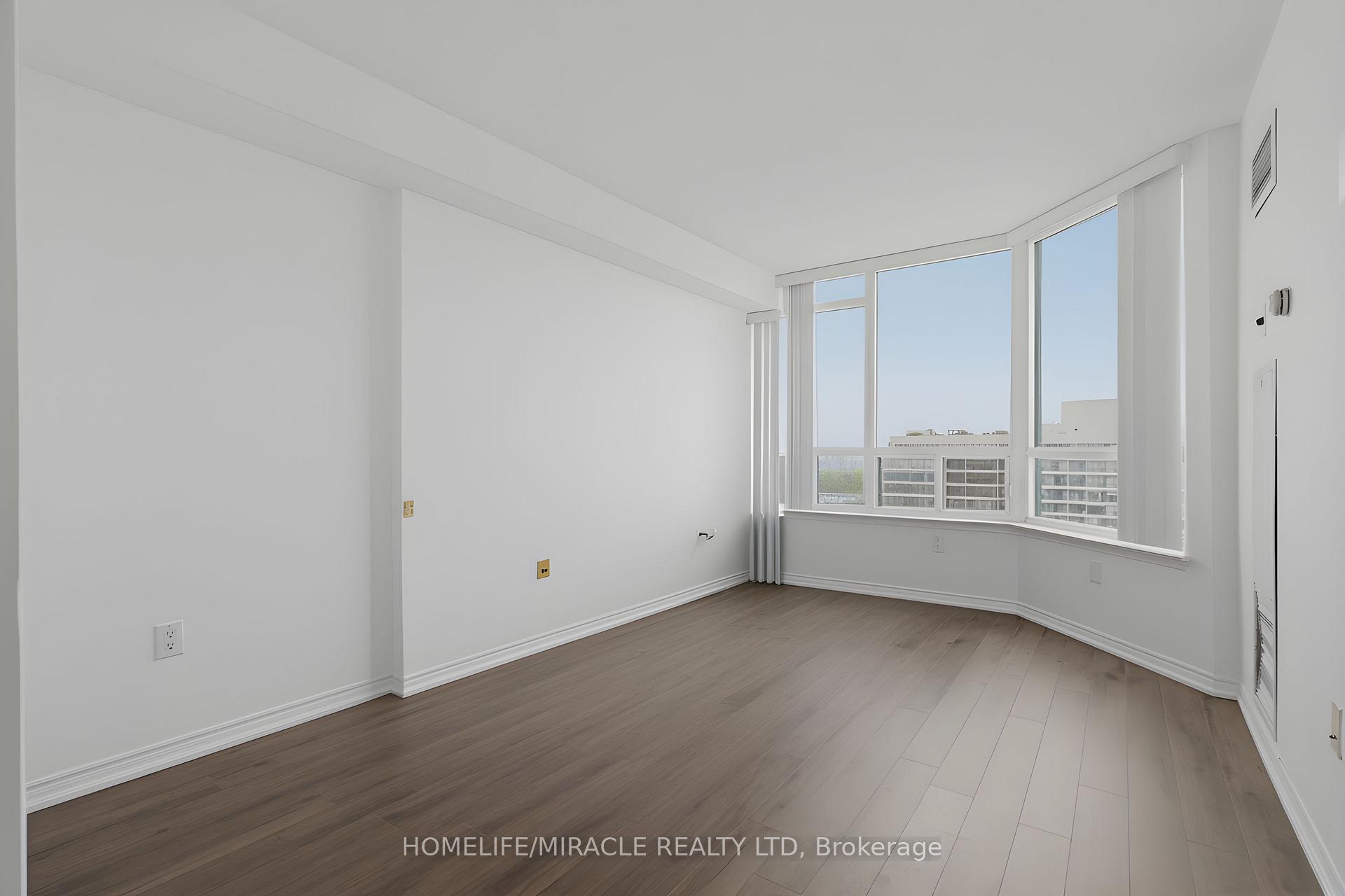 Photo 7 of Unit PH211, 7250 Yonge Street, Vaughan, Crestwood-Springfarm-Yorkhill — HOMEH